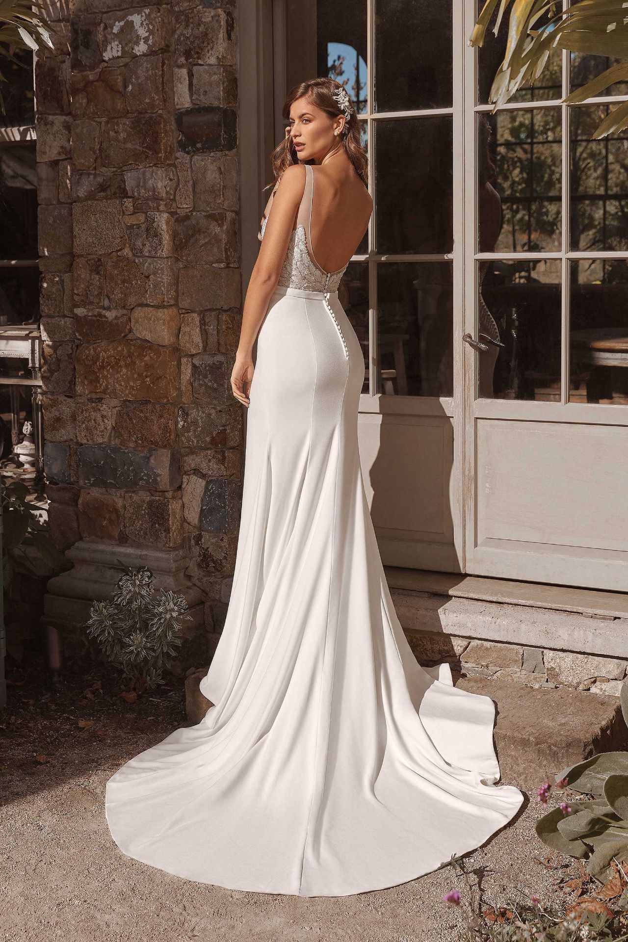 1 x Justin Alexander Crepe Fit & Flare Wedding Dress With V-Neck Bodice - Size 10 - RRP £1,725 - Image 2 of 7