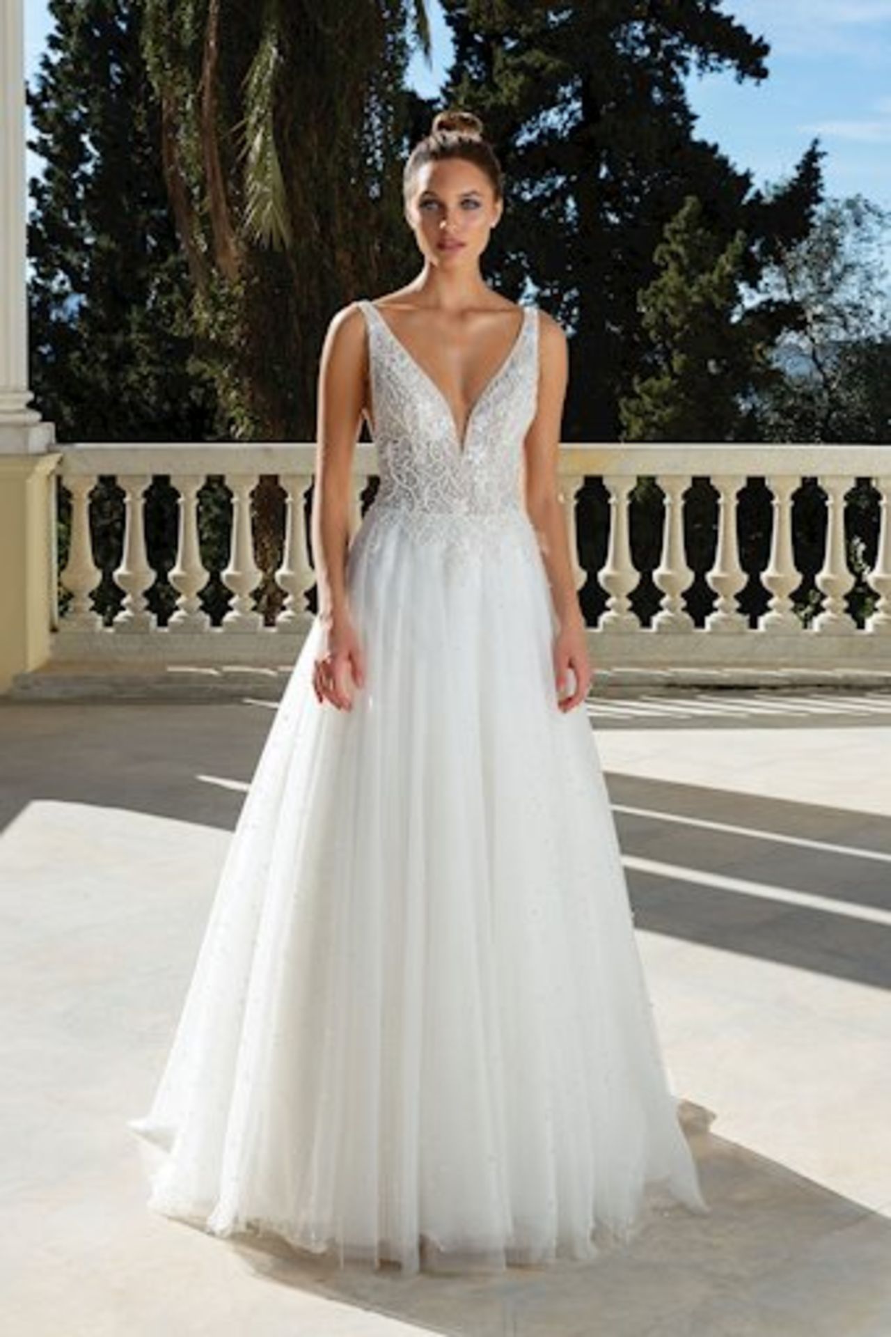 1 x Justin Alexander Designer Wedding Dress With Embroidered Bodice - Size 12 - RRP £1,600 - Image 6 of 8