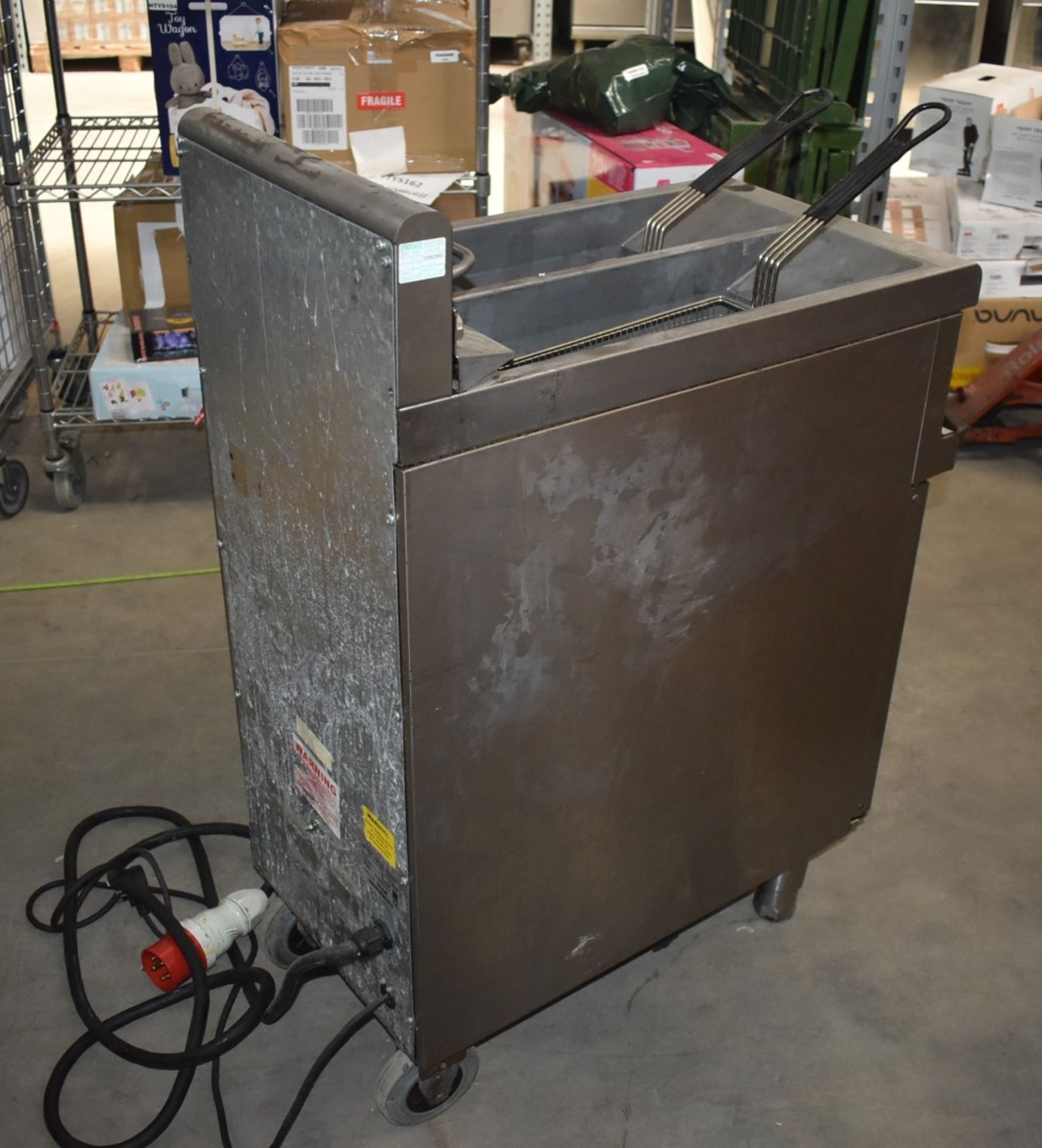 1 x Lincat Slimline Electric Twin Tank Fryer With Baskets - 3 Phase Power - Image 2 of 10