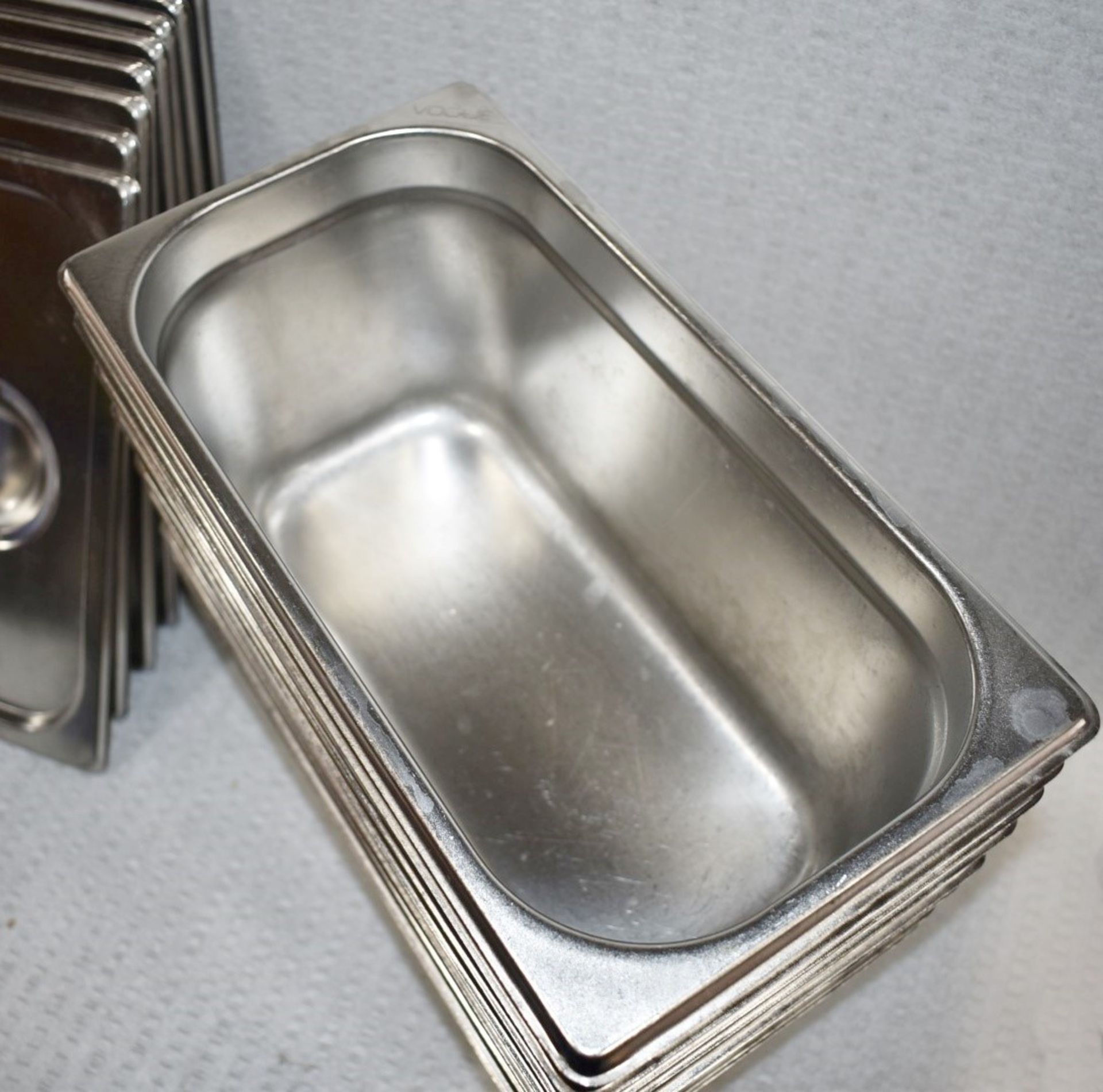 8 x Vogue Stainless Steel 1/3 Gastronorm Pans With Lids - Size: H15 x W17.5 x L32 cms - Image 5 of 5