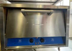 1 x Bakers Pride P-22 Twin Deck Pizza Oven - CL229 - Ref: UNK003 - NO VAT ON THE HAMMER - Location: