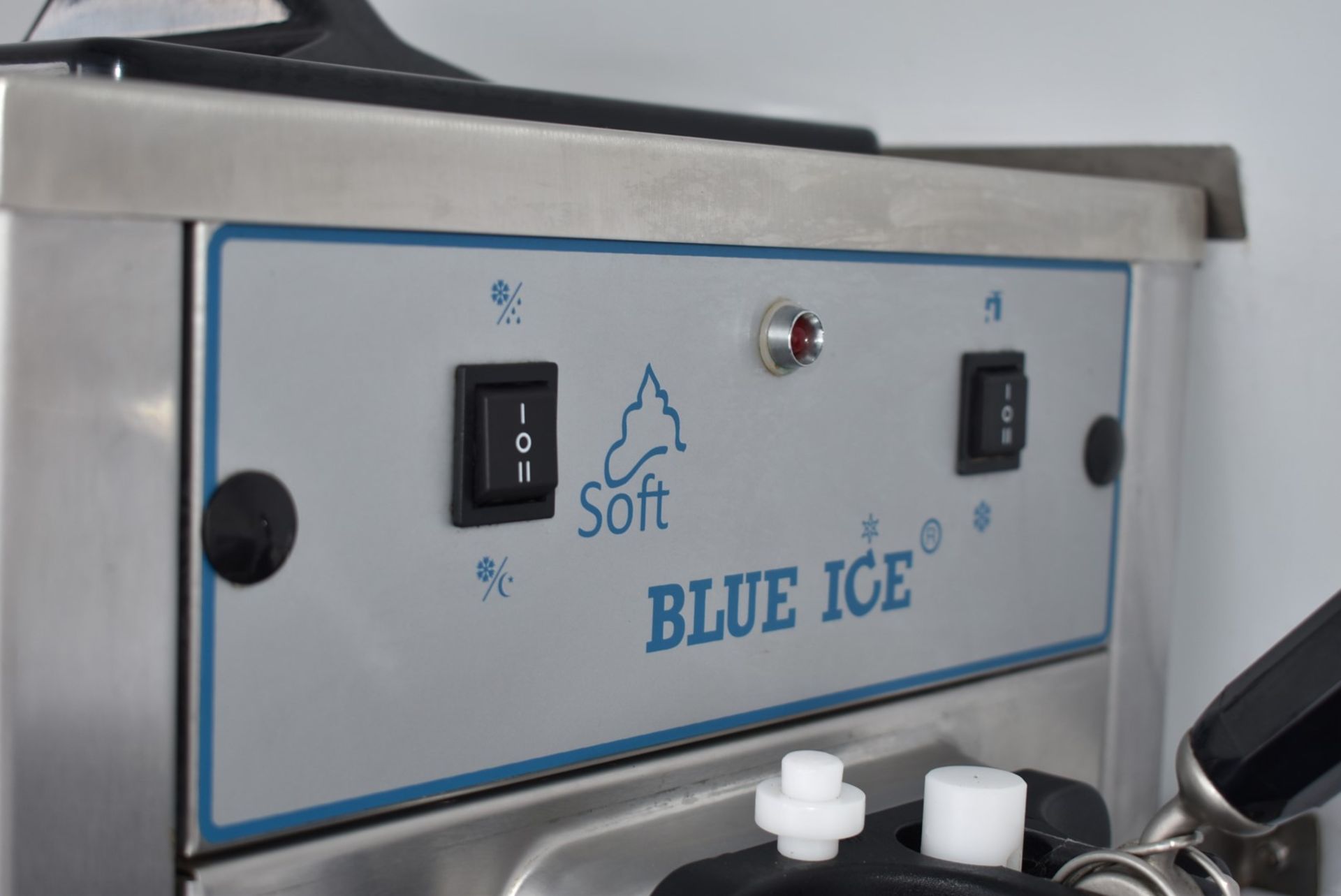 1 x Ice Cream Trailer Pod With Blue Ice T5 Ice Cream Machine, Chest Freezer, Cash Register & More! - Image 75 of 120