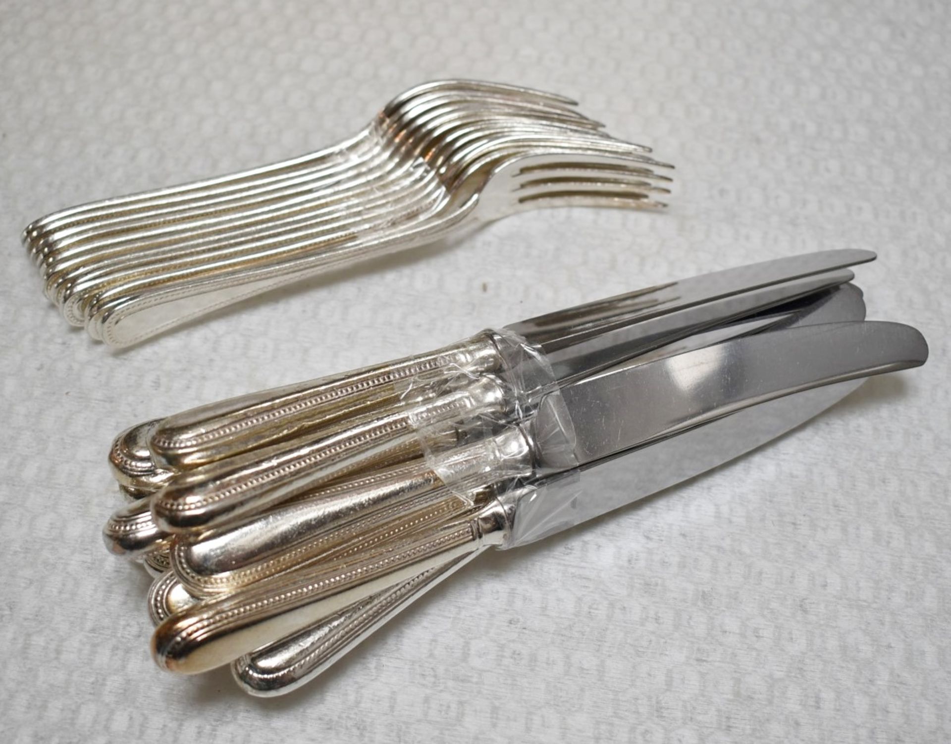 40 x Pieces of Silver Plated Stainless Steel Decorative Cutlery - Includes Knives, Forks, Spoons and - Image 9 of 11