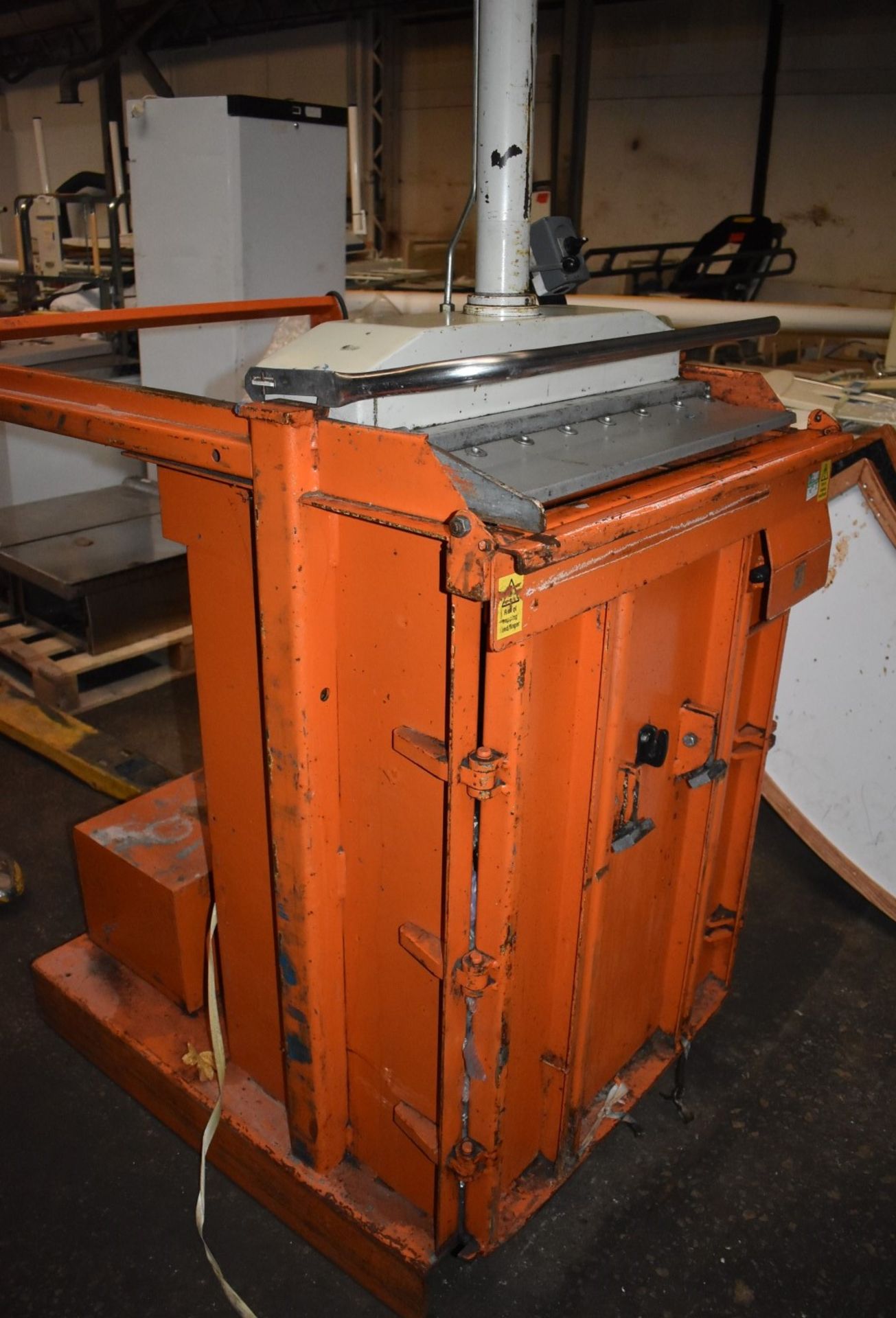 1 x Orwak 5010 Hydraulic Press Compact Cardboard Baler - Used For Compacting Recyclable or Non- - Image 9 of 15