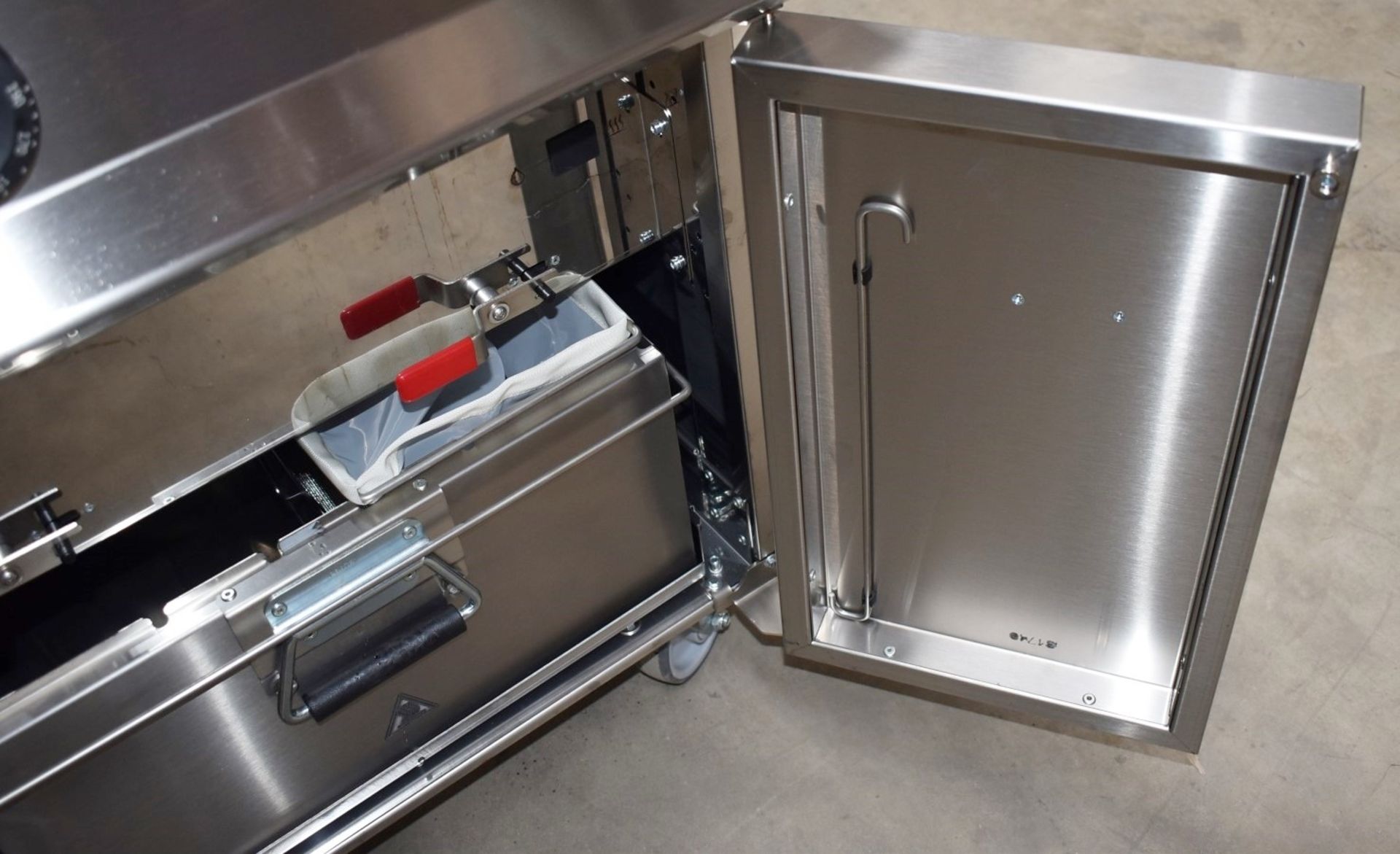 1 x Lincat Opus 800 Twin Tank Electric 3 Phase Fryer With Filtration and Two Baskets - Model - Image 10 of 24