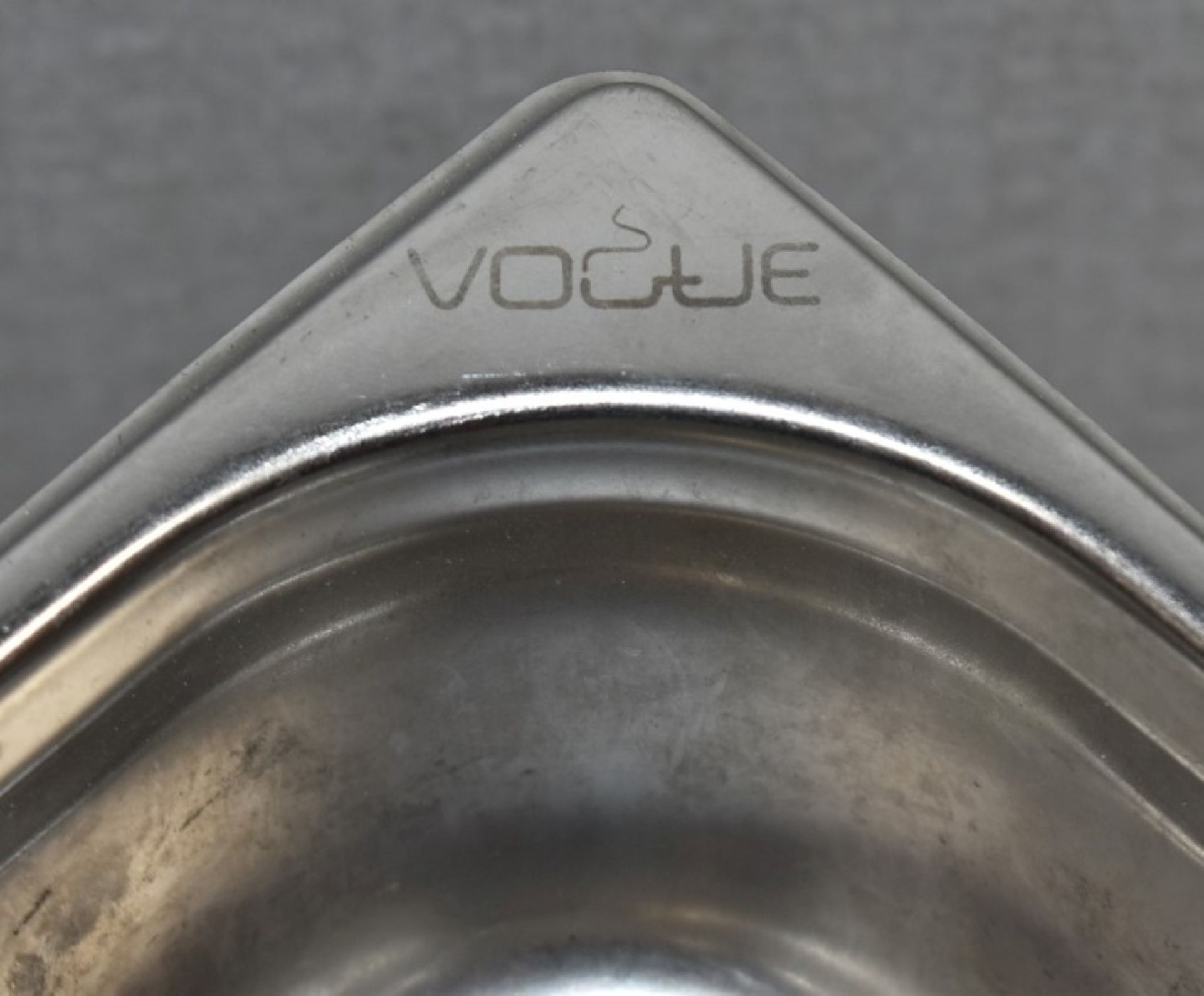 8 x Vogue Stainless Steel 1/6 Gastronorm Pans With Lids - Size: H10 x W16 x L17 cms - Recently - Image 2 of 4