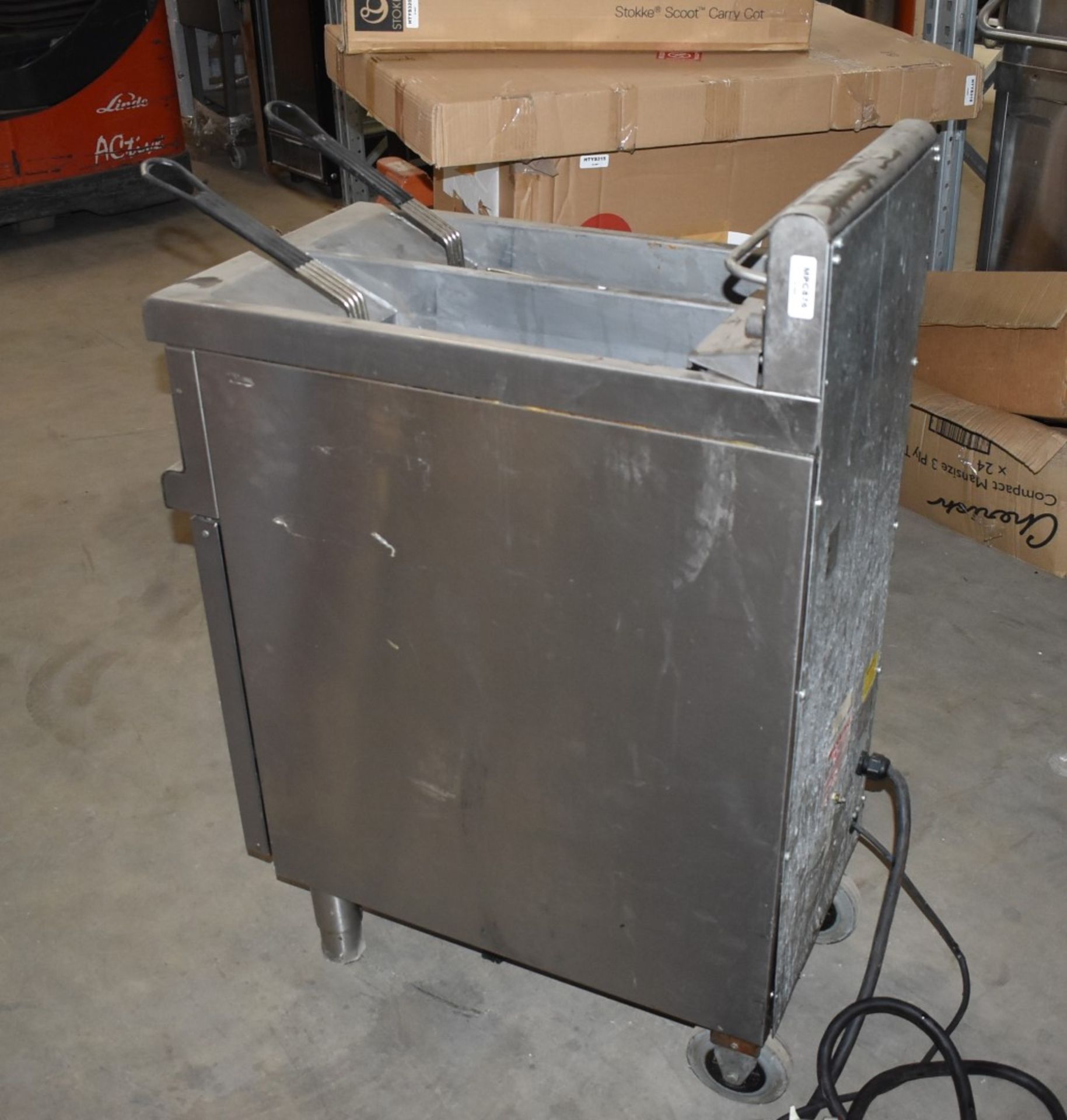 1 x Lincat Slimline Electric Twin Tank Fryer With Baskets - 3 Phase Power - Image 7 of 10