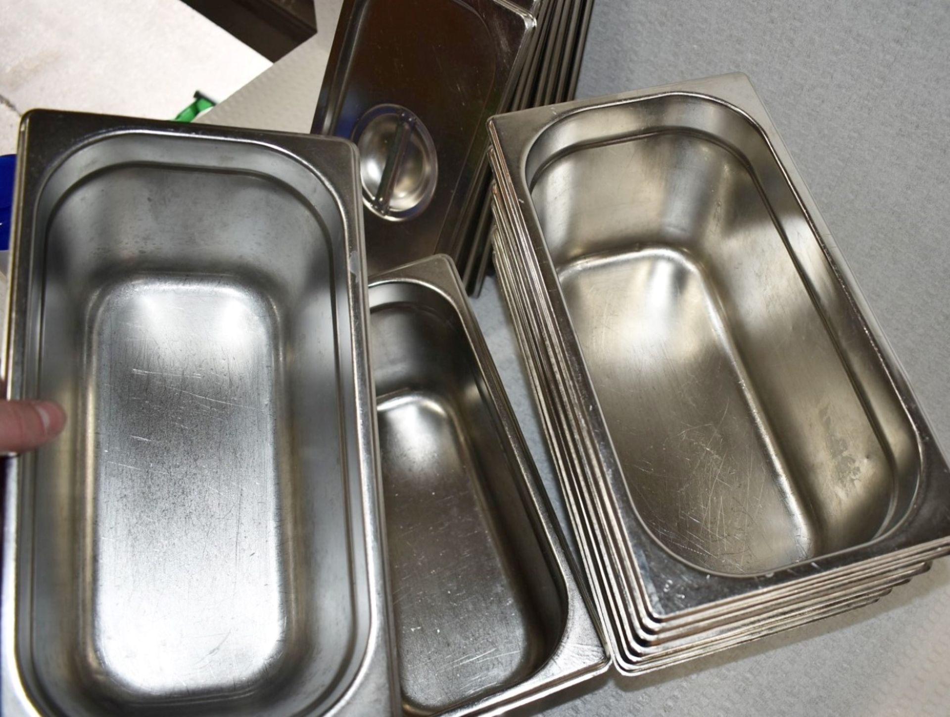8 x Vogue Stainless Steel 1/3 Gastronorm Pans With Lids - Size: H15 x W17.5 x L32 cms - Image 2 of 5