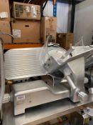 1 x Sure SSG350MTN Gravity Feed Professional Meat Slicer 240v - Approx RRP £2,000 - CL531 - Ref: UNK