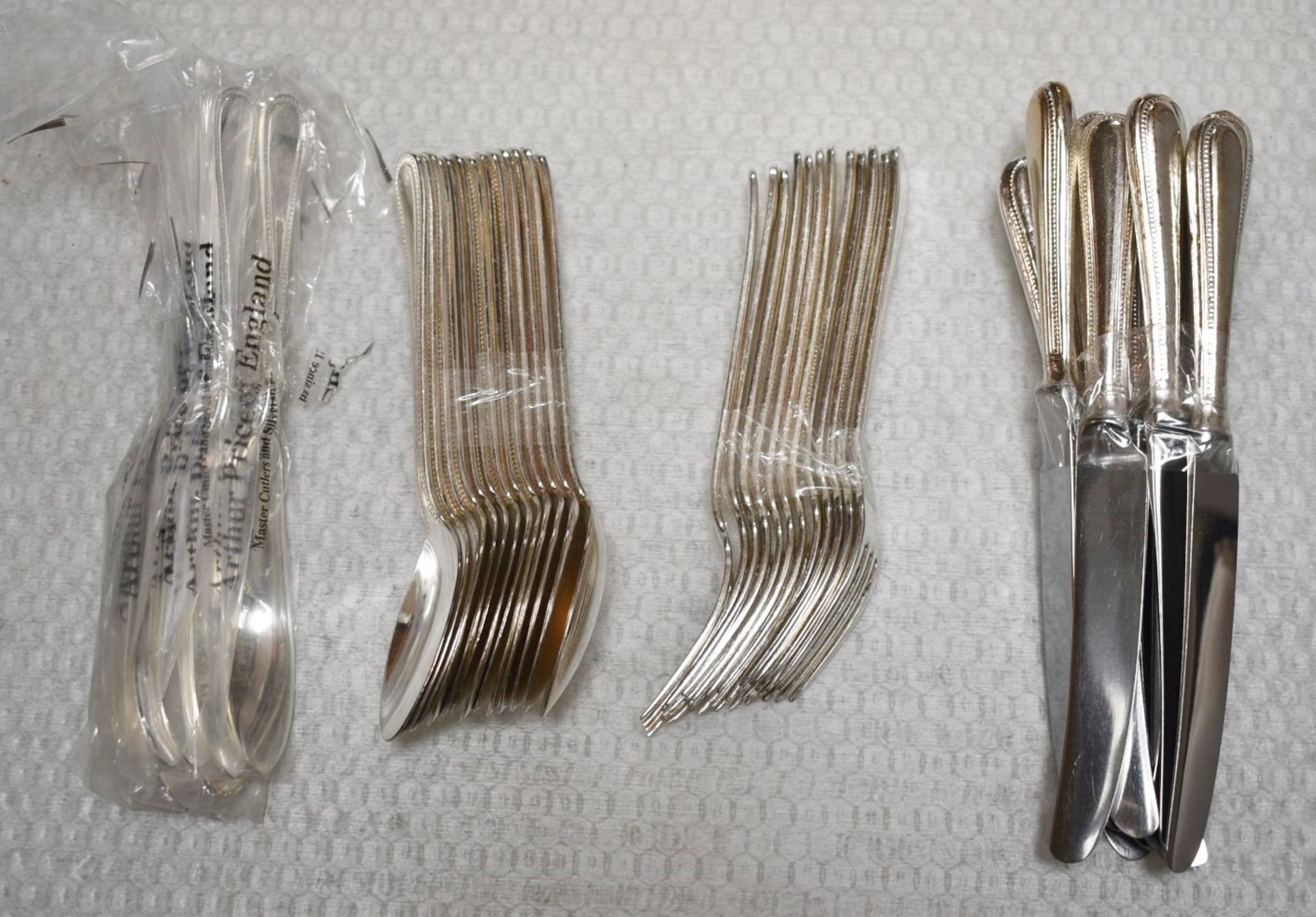 40 x Pieces of Silver Plated Stainless Steel Decorative Cutlery - Includes Knives, Forks, Spoons and - Image 7 of 11