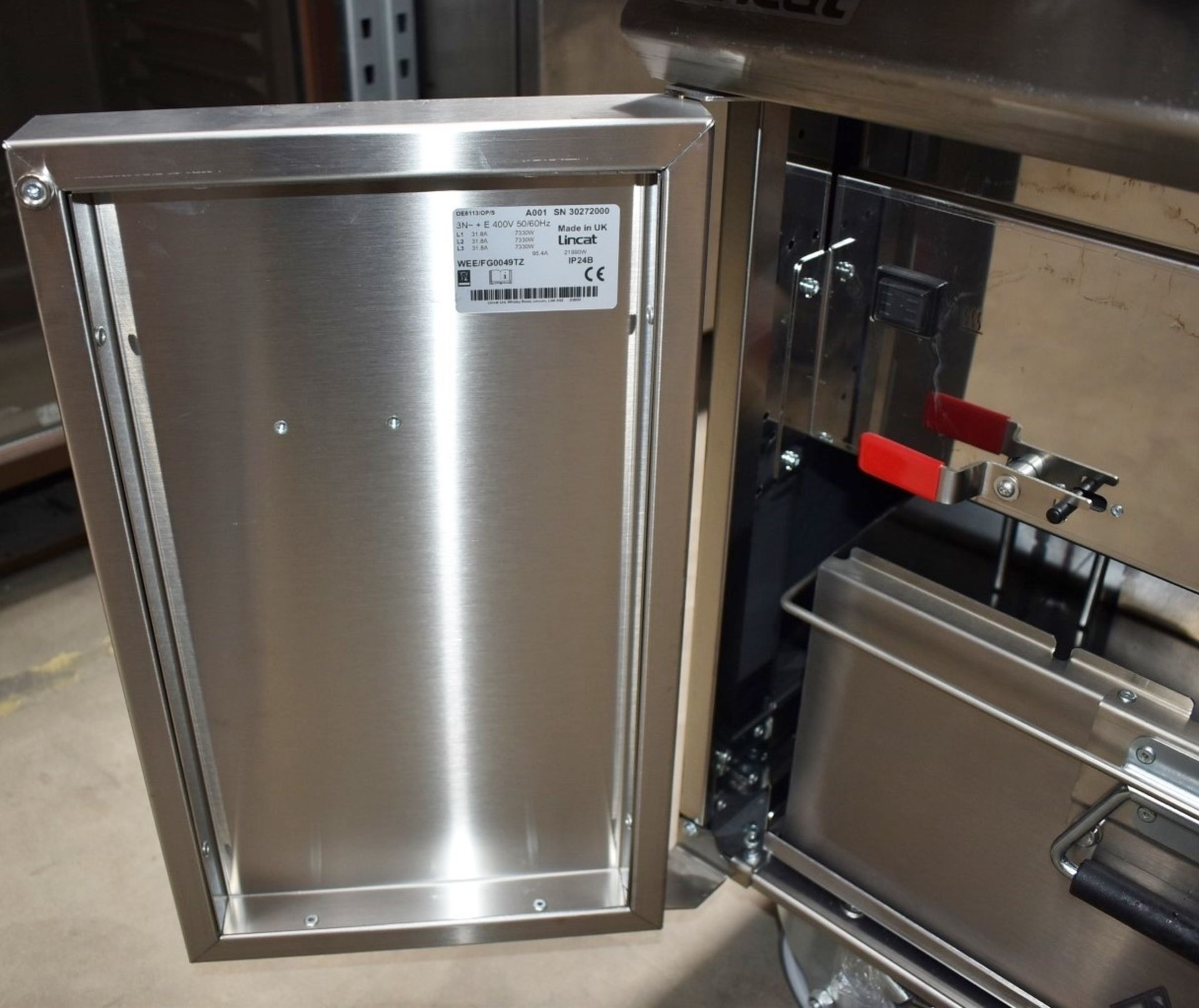 1 x Lincat Opus 800 Twin Tank Electric 3 Phase Fryer With Filtration and Two Baskets - Model - Image 11 of 24