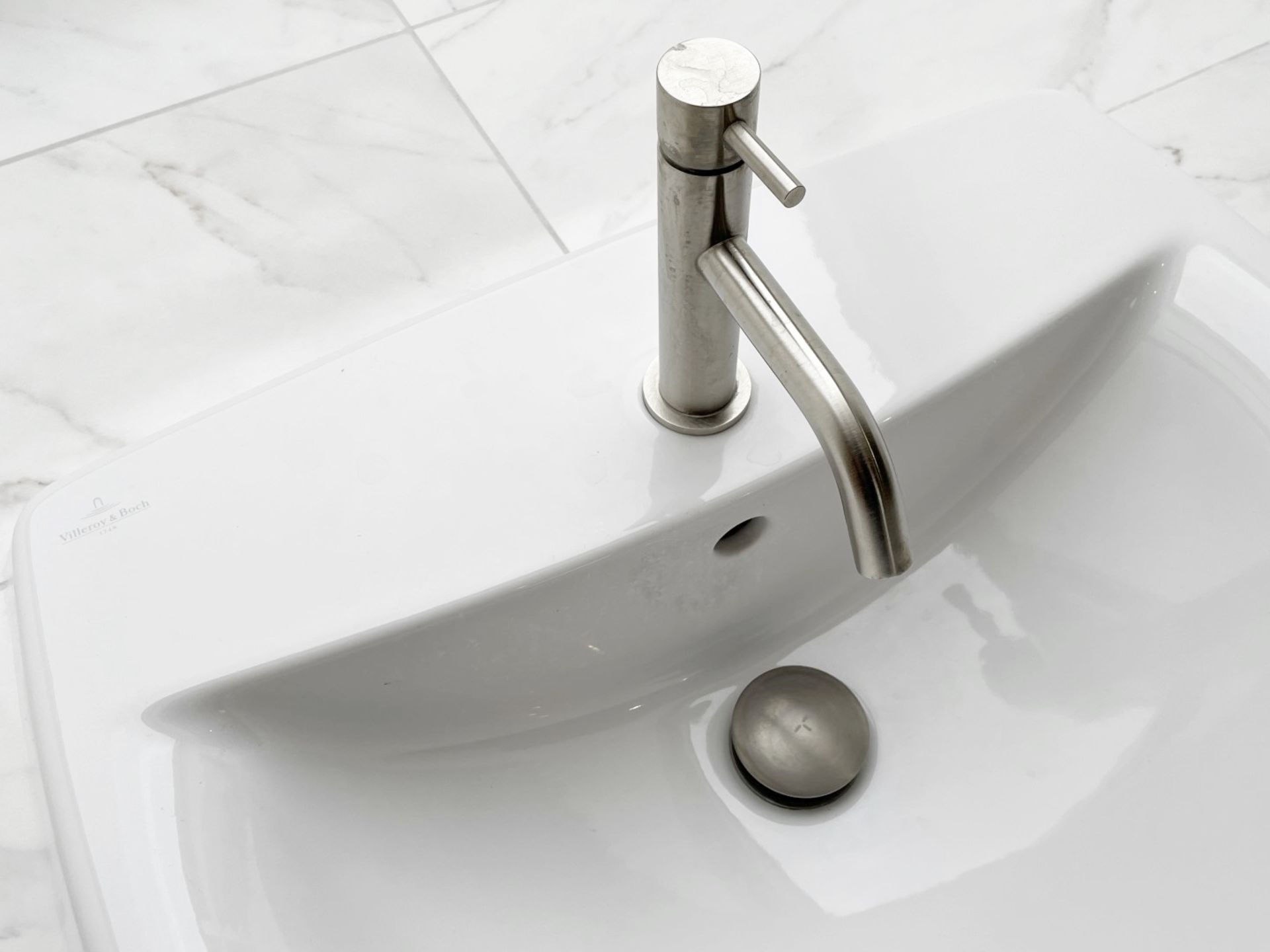 1 x Contents Of A Luxury En-suite Bathroom Featuring Premium Quality Villeroy + Boch - Image 16 of 22