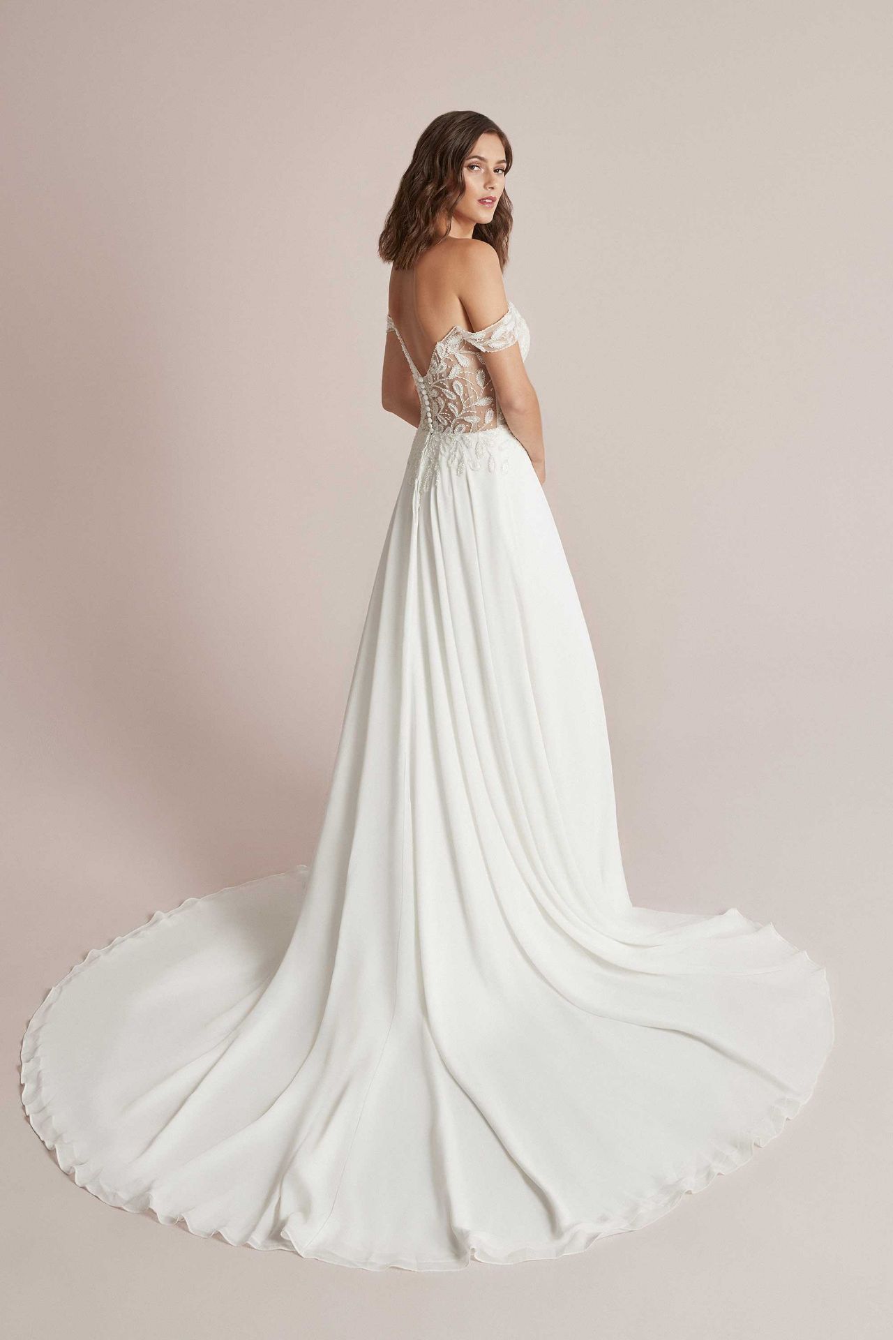 1 x Justin Alexander 'Carina' Off-The-Shoulder Chiffon A-Line Wedding Dress - Size 20 - RRP £1,675 - Image 4 of 4