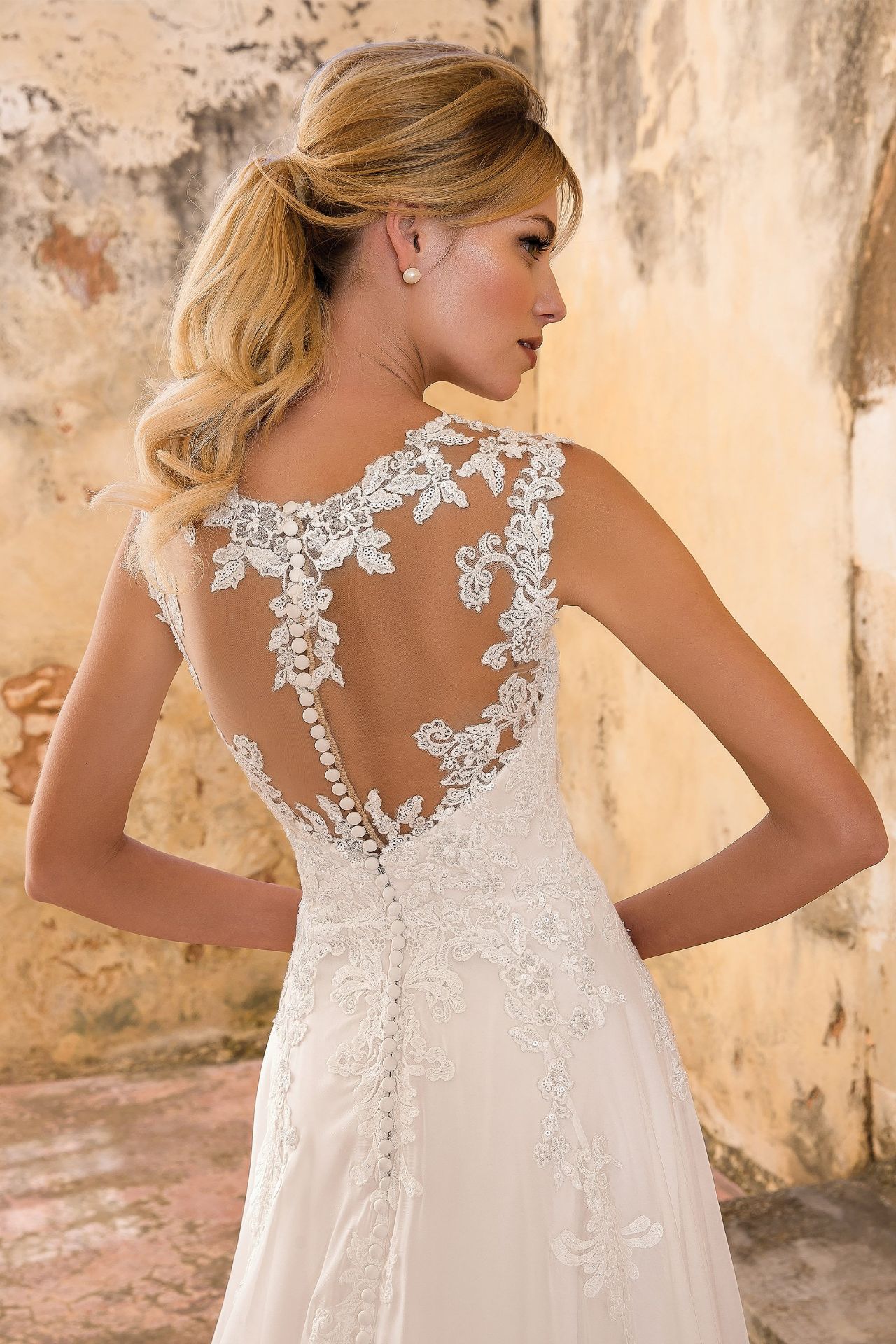 1 x Justin Alexander Designer Beaded Venice Lace A-line Wedding Bridal Dress - Size 16 - RRP £1,545 - Image 4 of 6