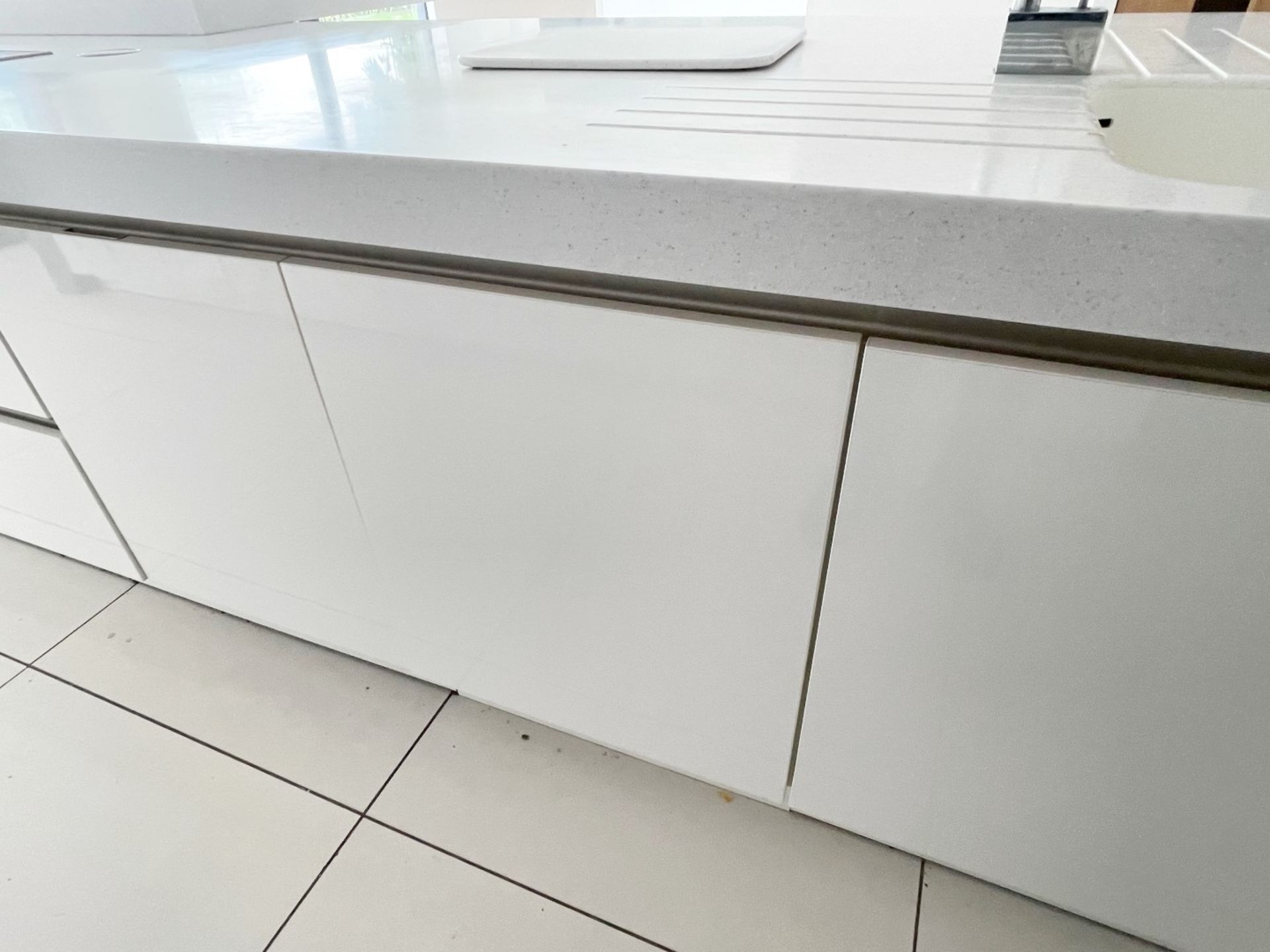 1 x SieMatic Contemporary Fitted Kitchen With Branded Appliances, Central Island + Corian Worktops - Image 52 of 100