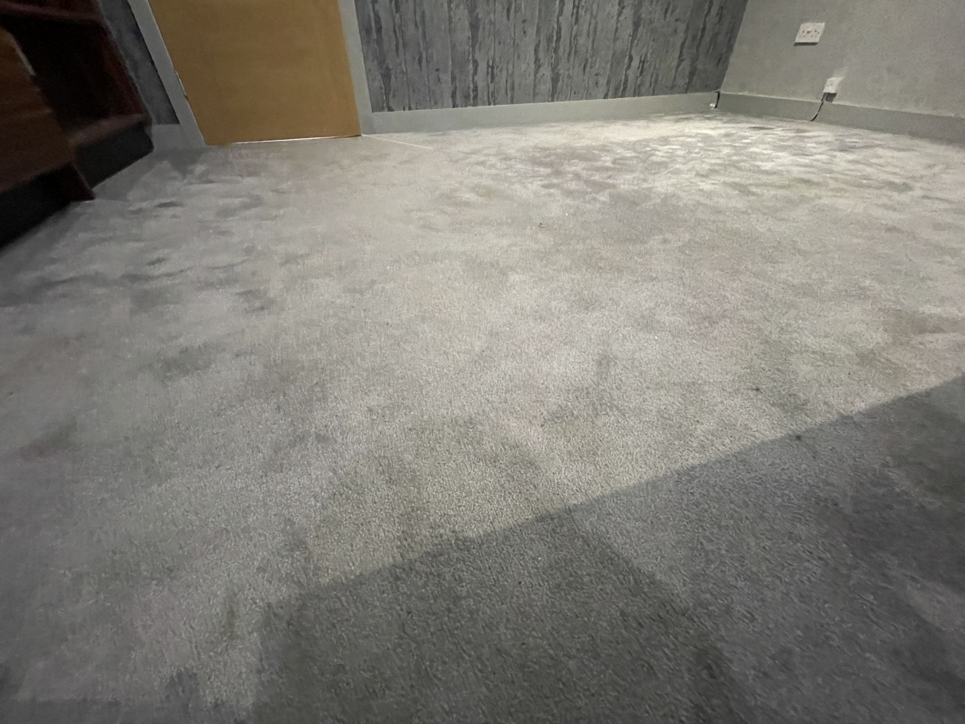 1 x Premium Fitted Office Carpet In Grey (4.2 x 3.6m) - Ref: OFF/STDY - CL742 - NO VAT ON THE HAMMER - Image 2 of 6