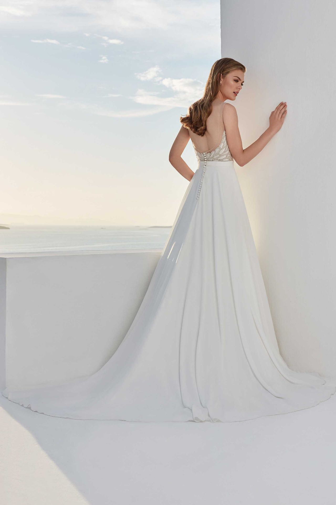 1 x Justin Alexander Wedding Dress With A Beaded Illusion V-Neckline Bodice - Size 12 - RRP £1,725 - Image 4 of 9