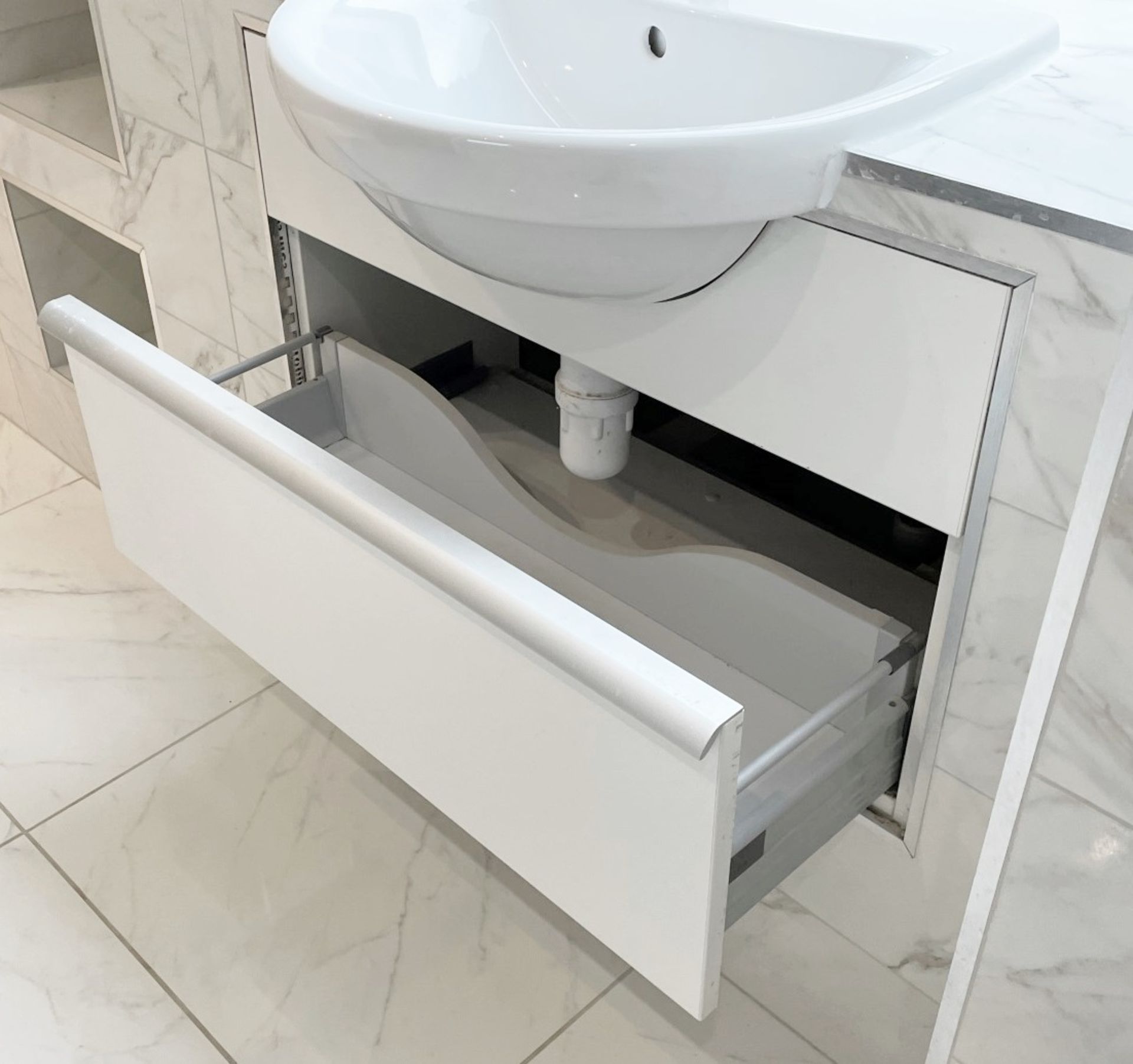 1 x Contents Of A Luxury En-suite Bathroom Featuring Premium Quality Villeroy + Boch - Image 22 of 22