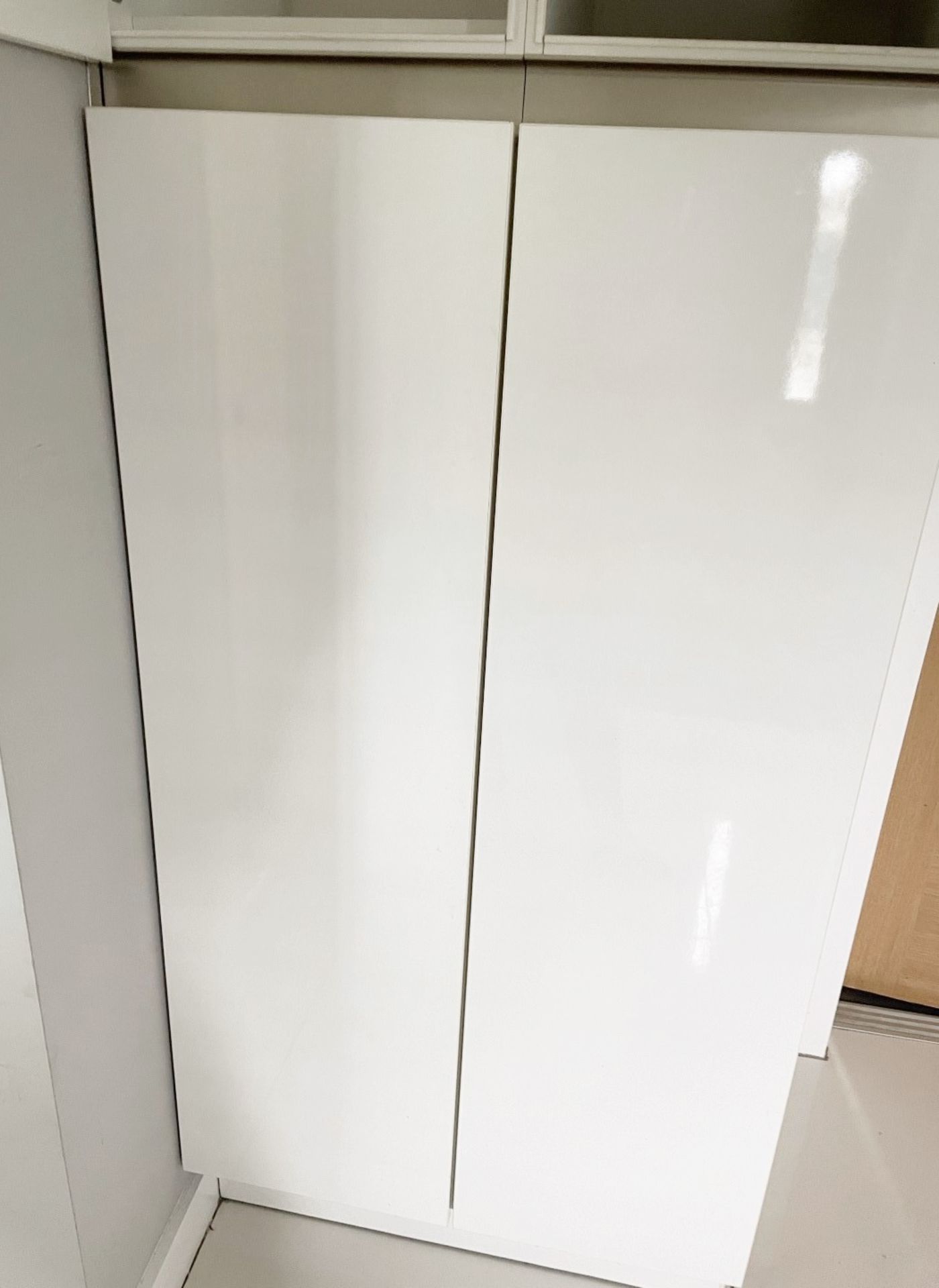 1 x SieMatic Contemporary Bespoke Fitted Utility Room - Features Handleless Doors & Corian Worktops - Image 17 of 20