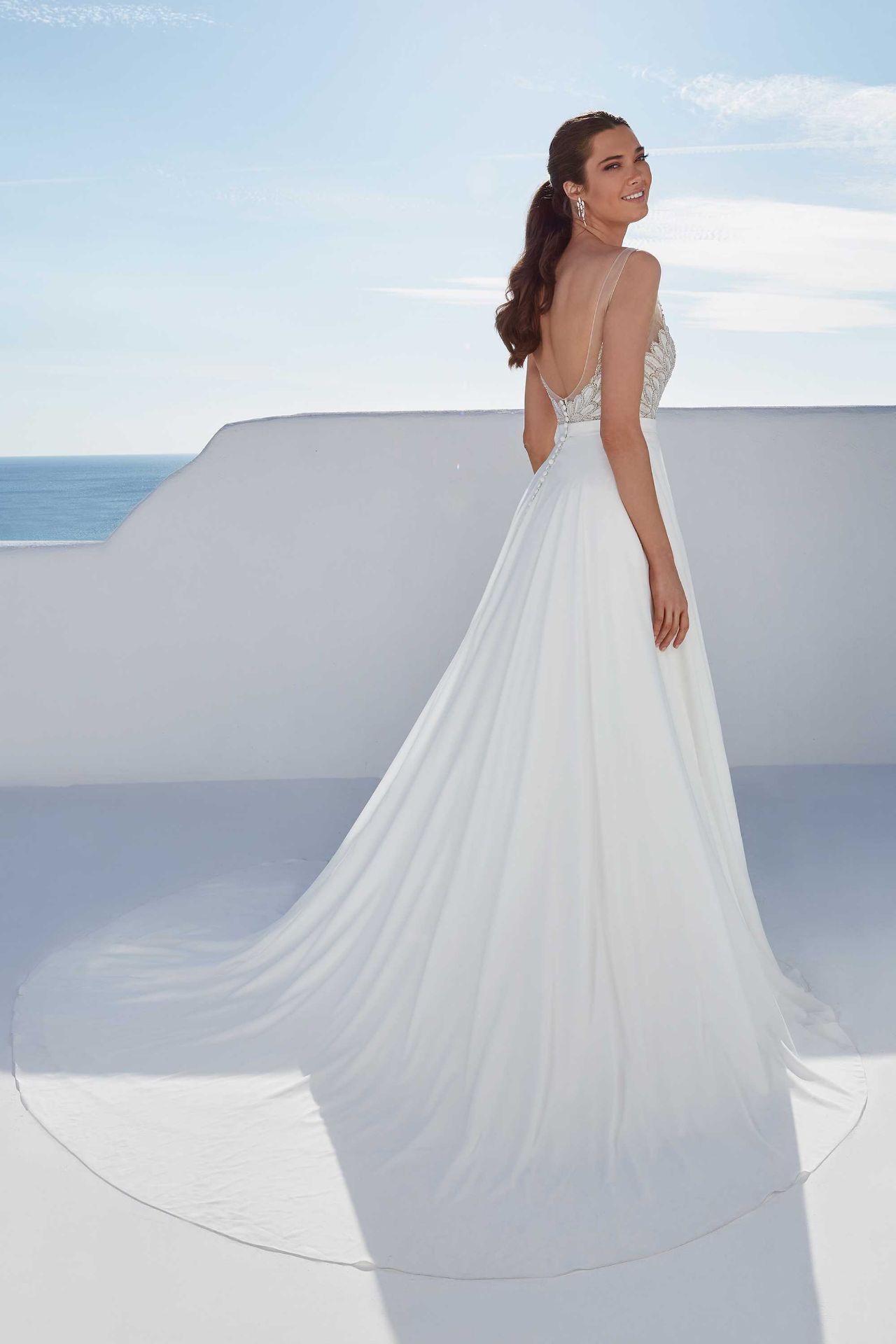 1 x Justin Alexander Wedding Dress With A Beaded Illusion V-Neckline Bodice - Size 12 - RRP £1,725 - Image 6 of 9