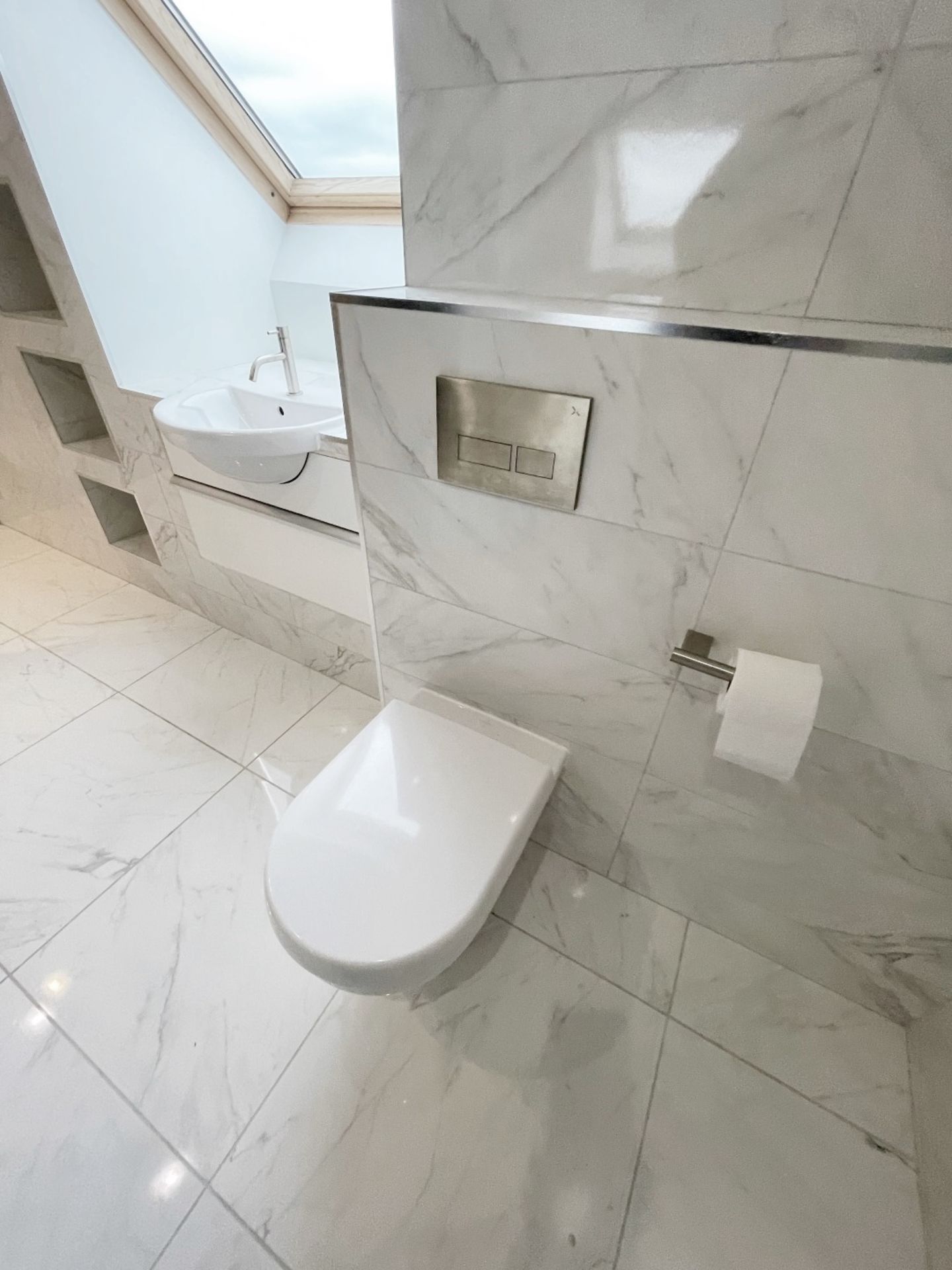 1 x Contents Of A Luxury En-suite Bathroom Featuring Premium Quality Villeroy + Boch - Image 9 of 22