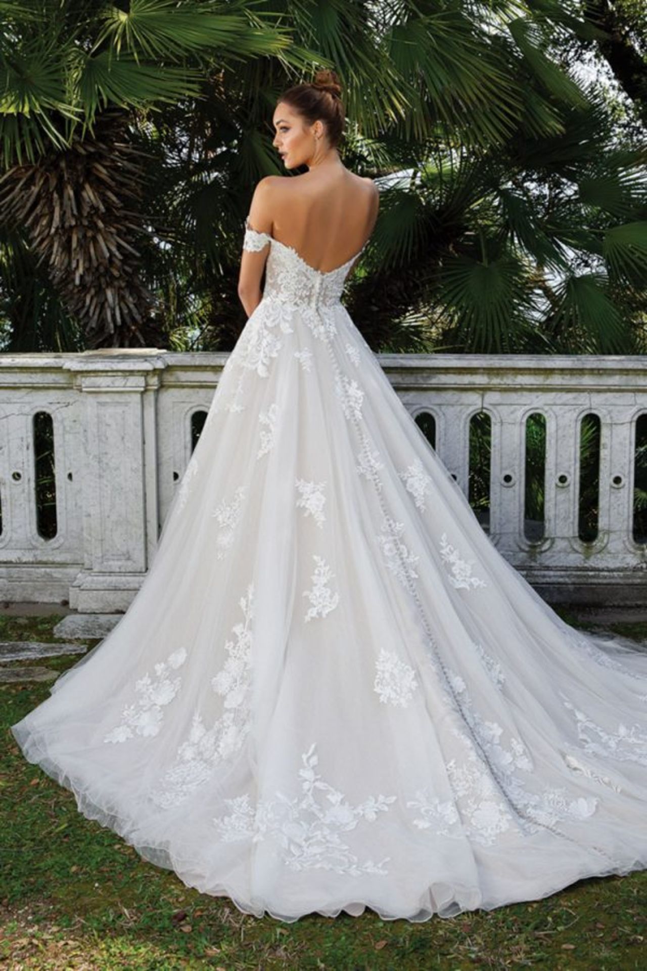 1 x Justin Alexander 'Venice' Tulle Ball Gown With Off the Shoulder Detail - UK Size 10 - RRP £1,854 - Image 5 of 15