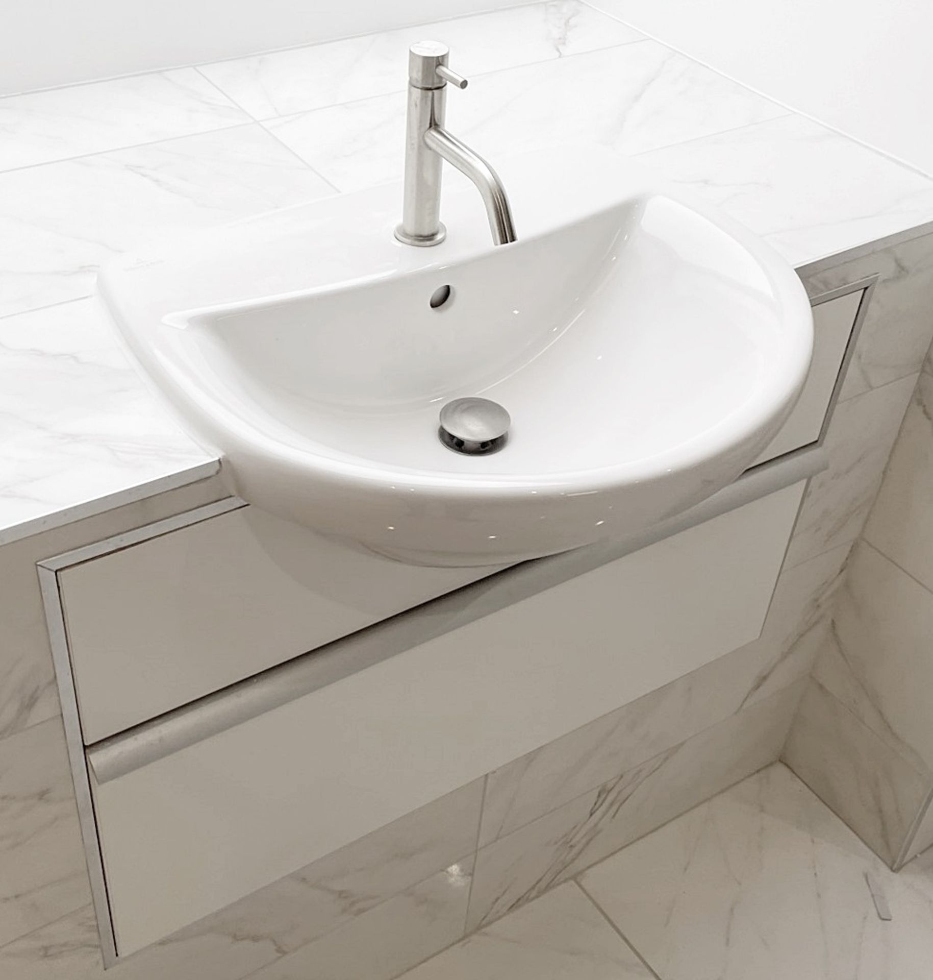 1 x Contents Of A Luxury En-suite Bathroom Featuring Premium Quality Villeroy + Boch - Image 17 of 22