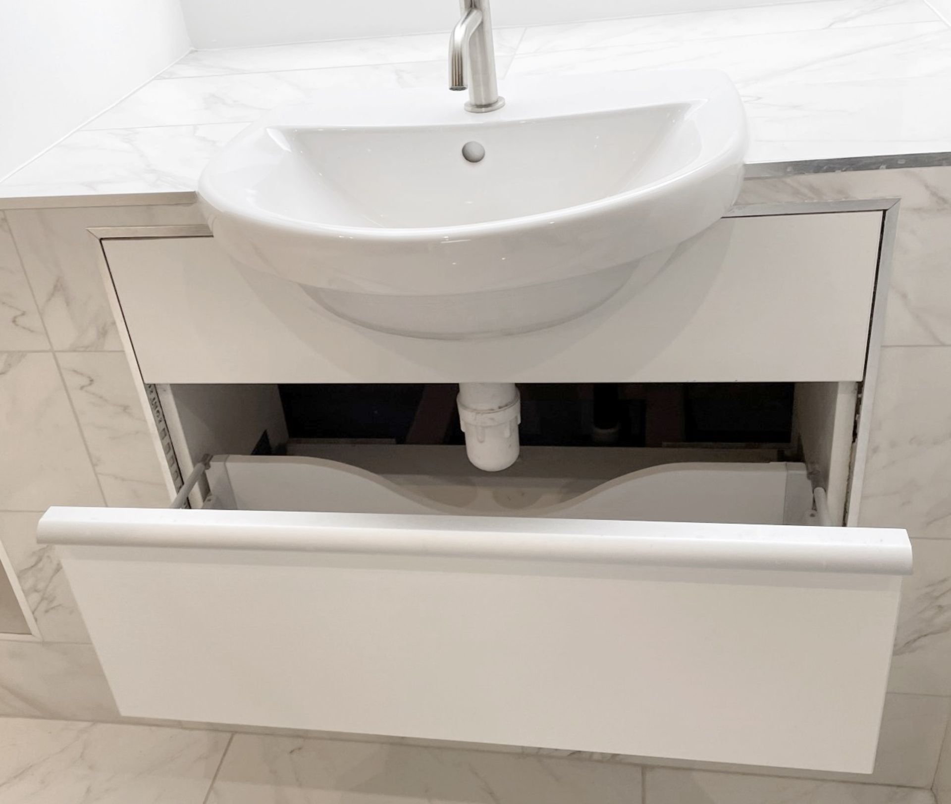 1 x Contents Of A Luxury En-suite Bathroom Featuring Premium Quality Villeroy + Boch - Image 21 of 22