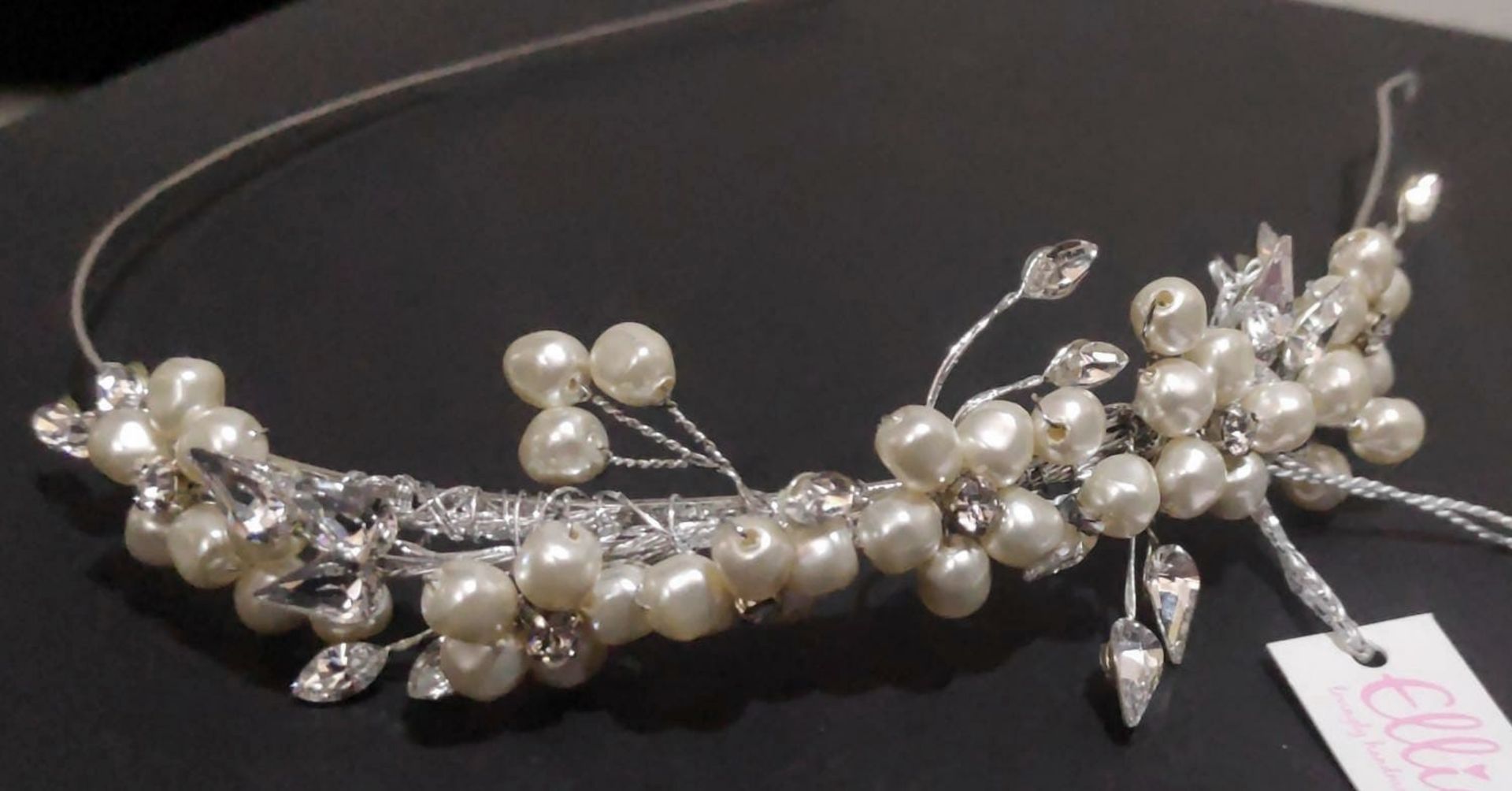 1 x  ELLIE K Elegant Aspen Crystal Side Tiara Featuring Swarovski Crystal & Ivory Pearls - RRP £69. - Image 2 of 5