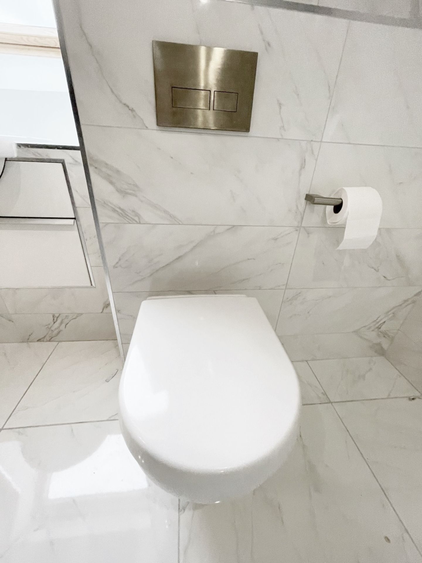 1 x Contents Of A Luxury En-suite Bathroom Featuring Premium Quality Villeroy + Boch - Image 10 of 22