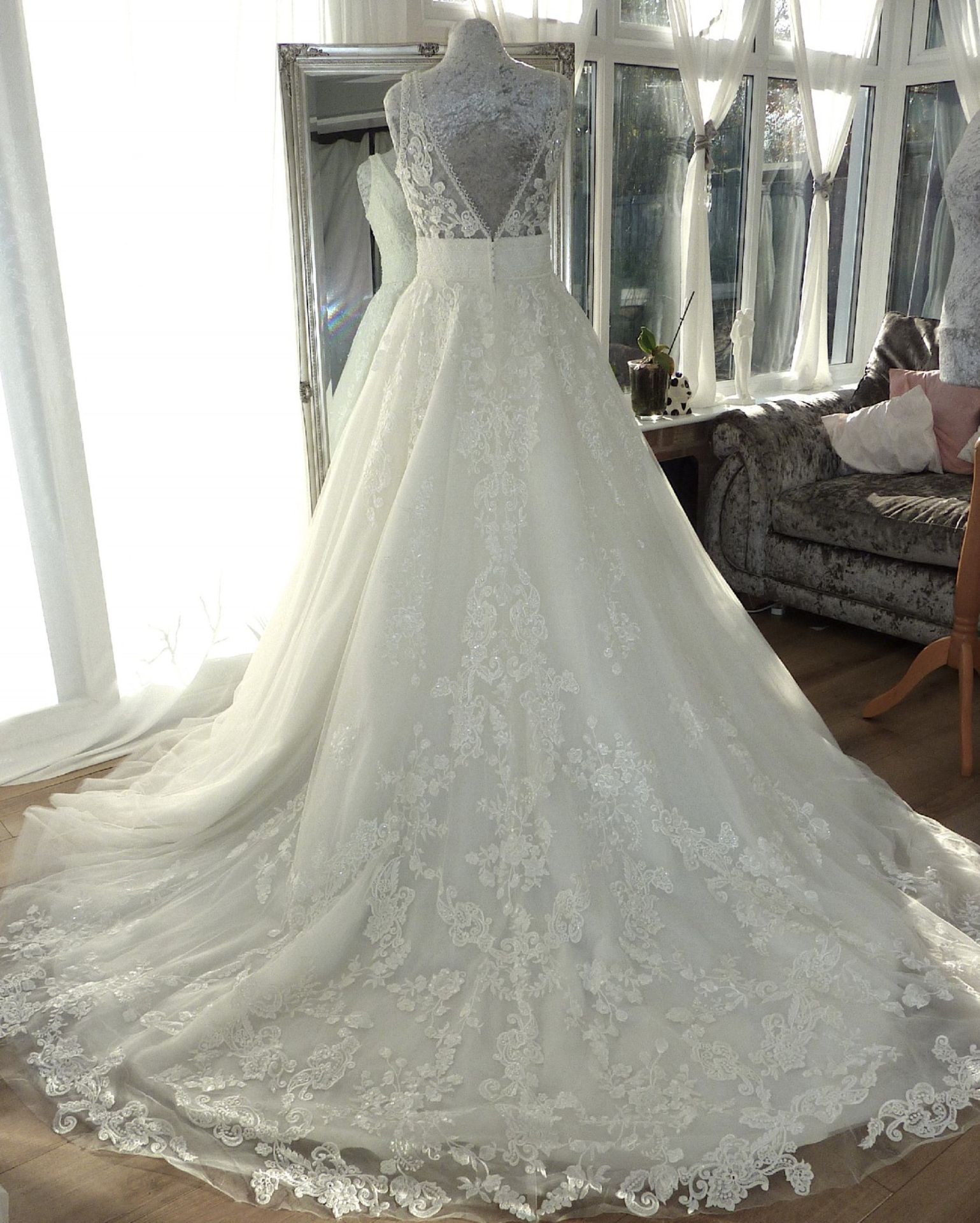 1 x Justin Alexander 'Venice' Lace Covered Bridal Ball Gown Wedding Dress - UK Size 12 - RRP £1,880 - Image 11 of 17