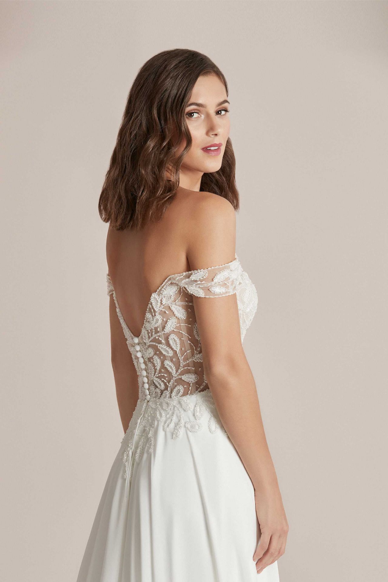 1 x Justin Alexander 'Carina' Off-The-Shoulder Chiffon A-Line Wedding Dress - Size 20 - RRP £1,675 - Image 3 of 4