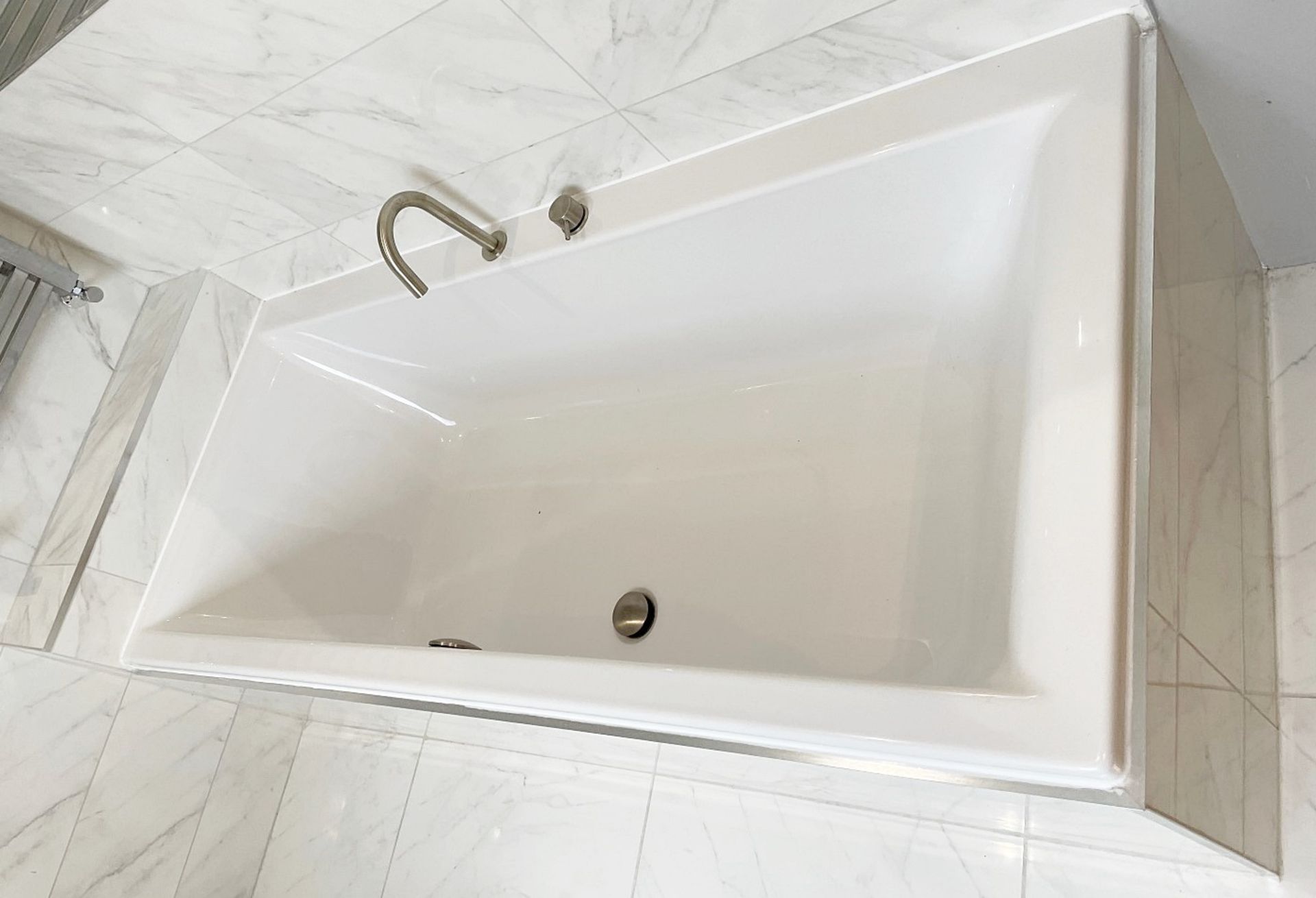 1 x Contents Of A Luxury En-suite Bathroom Featuring Premium Quality Villeroy + Boch - Image 4 of 22