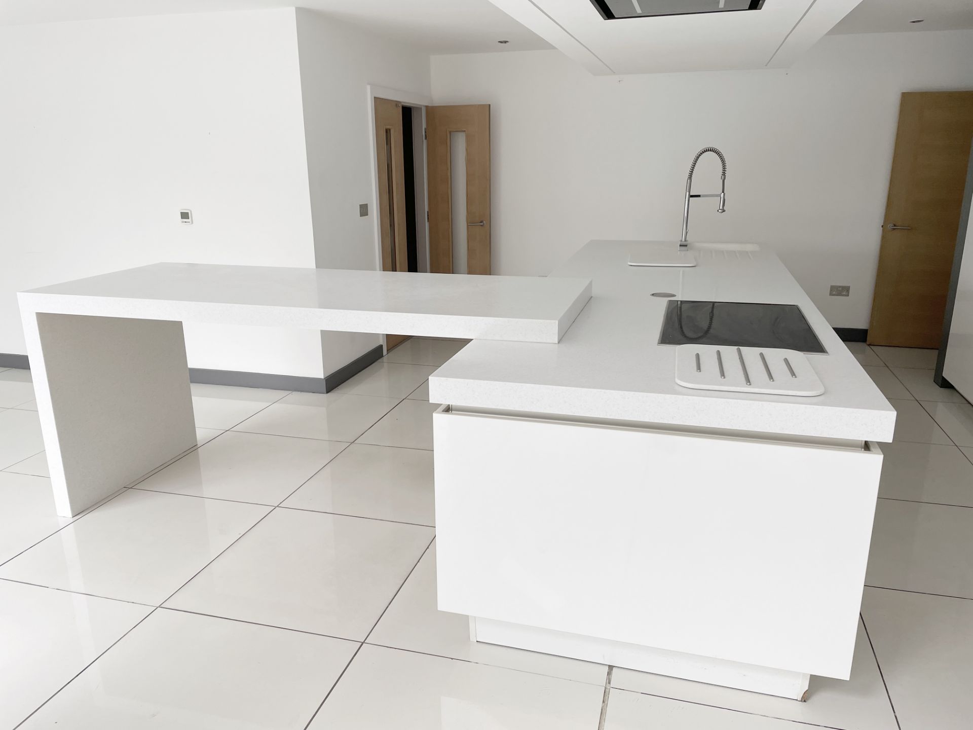 1 x SieMatic Contemporary Fitted Kitchen With Branded Appliances, Central Island + Corian Worktops - Image 4 of 100