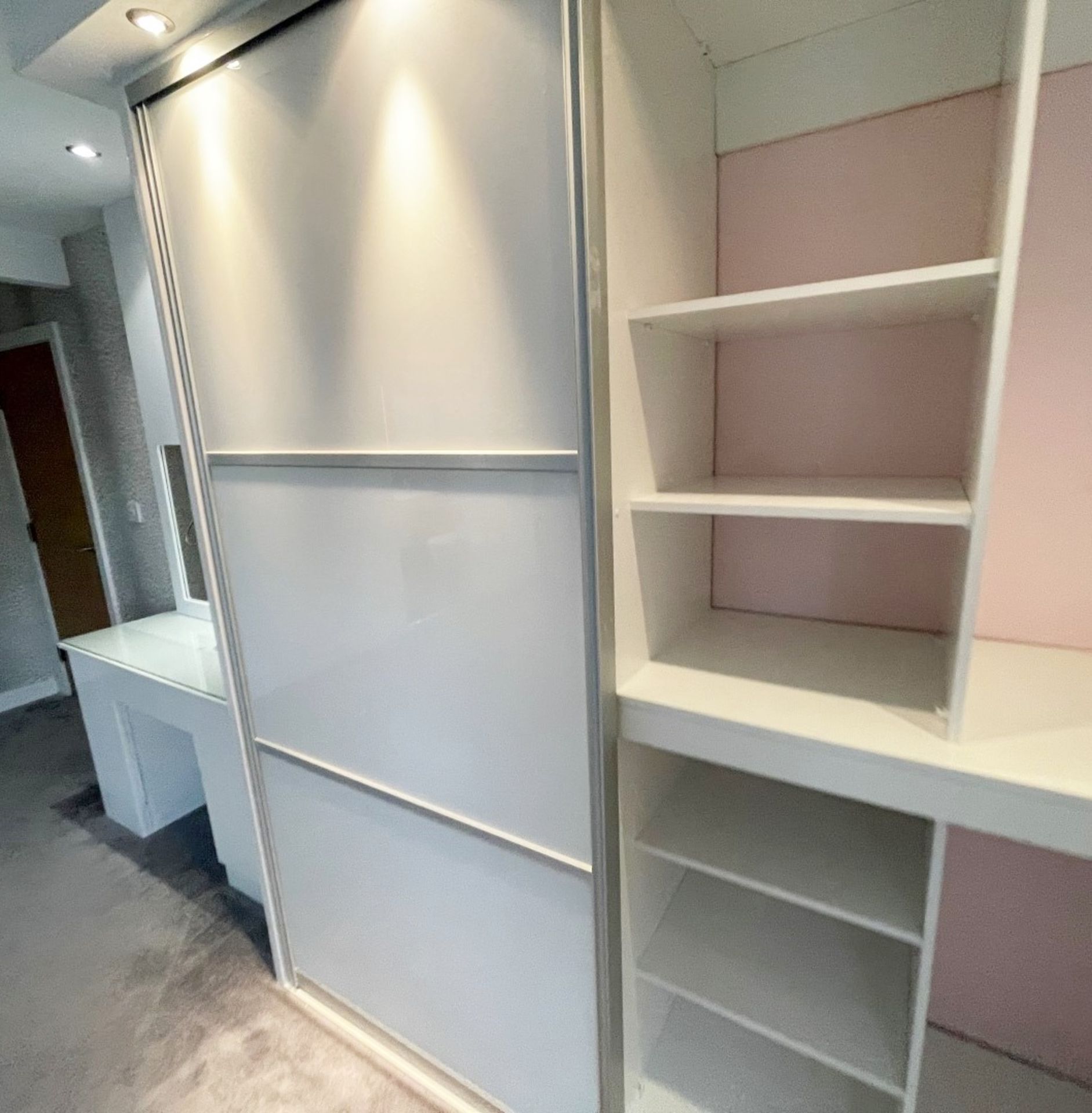 1 x Bank Of Wardrobes And Dressing Table - Ref: REAR-BD/1stFLR - CL742 - NO VAT ON THE HAMMER - Image 14 of 23