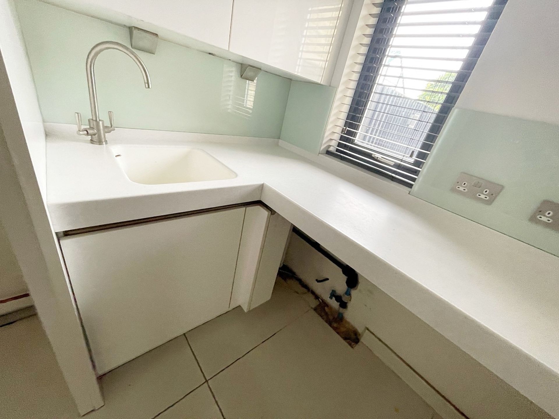 1 x SieMatic Contemporary Bespoke Fitted Utility Room - Features Handleless Doors & Corian Worktops - Image 7 of 20