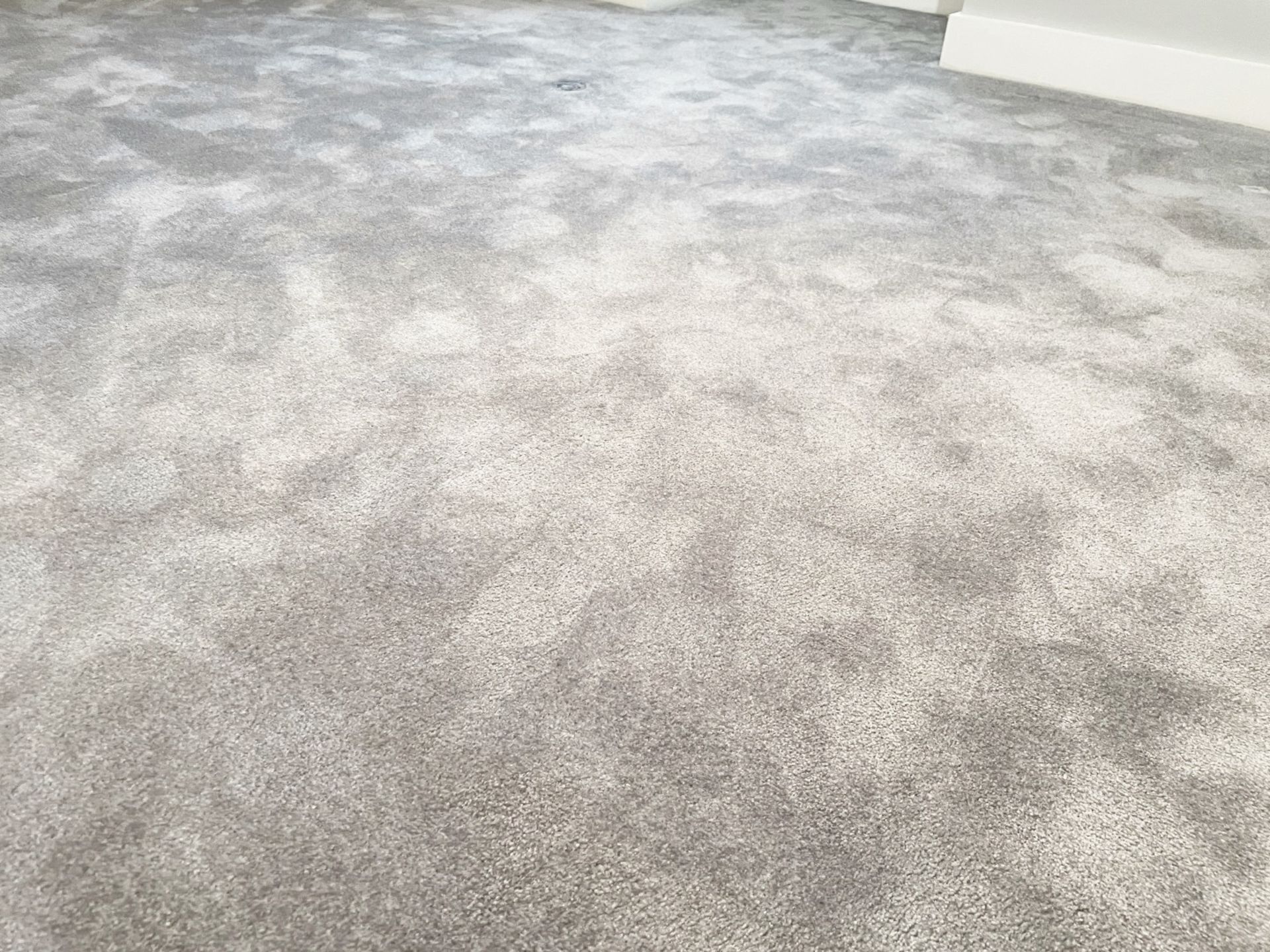 1 x Premium Bedroom Carpet In Grey (4.6 x 3.2m) - Ref: FRNT-BD/2ndFLR - CL742 - NO VAT ON THE HAMMER - Image 6 of 6