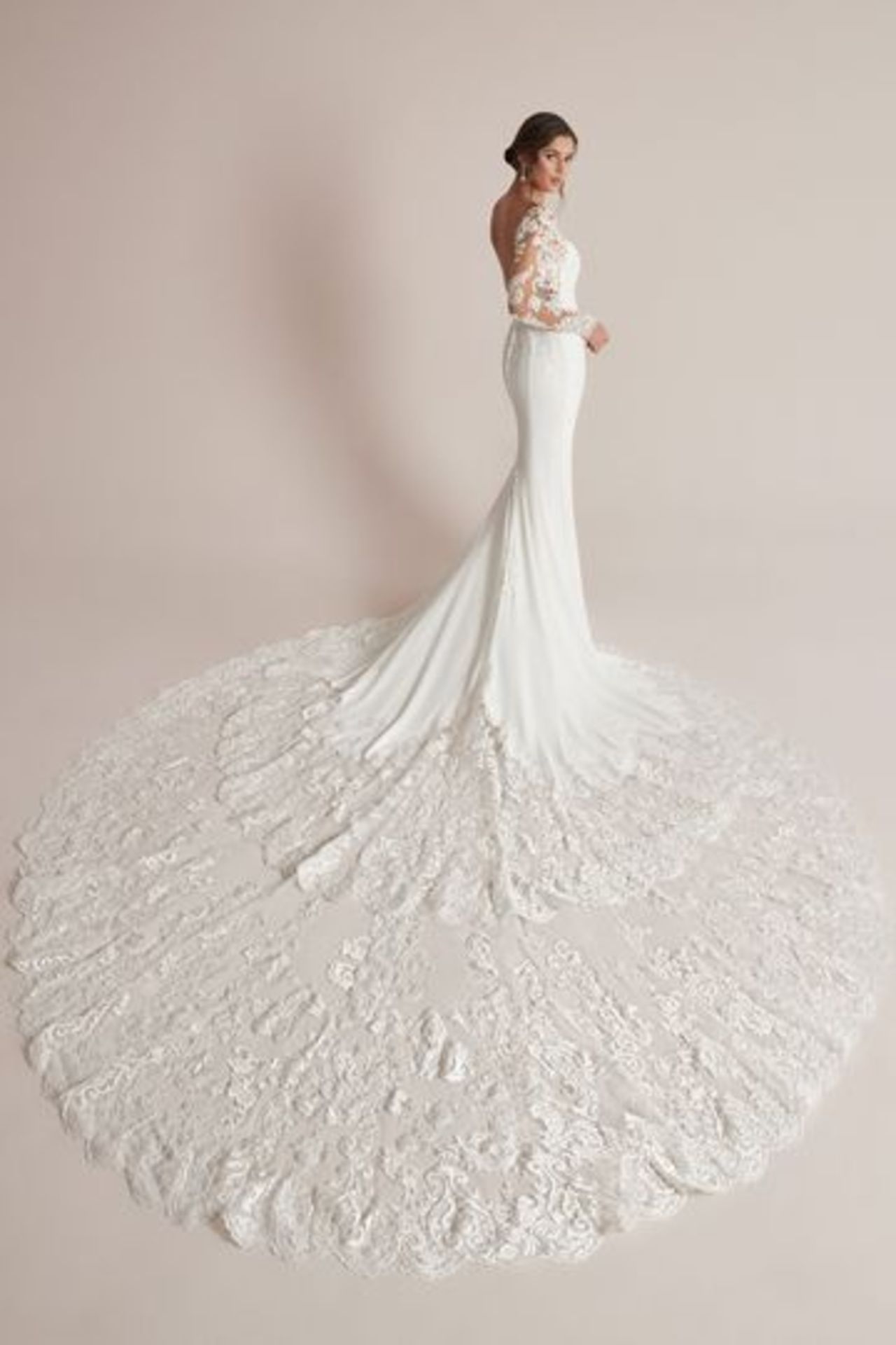 1 x Justin Alexander Alivia Designer Crepe Wedding Gown With Cathedral Train - Size 12 - RRP £1,654 - Image 13 of 14