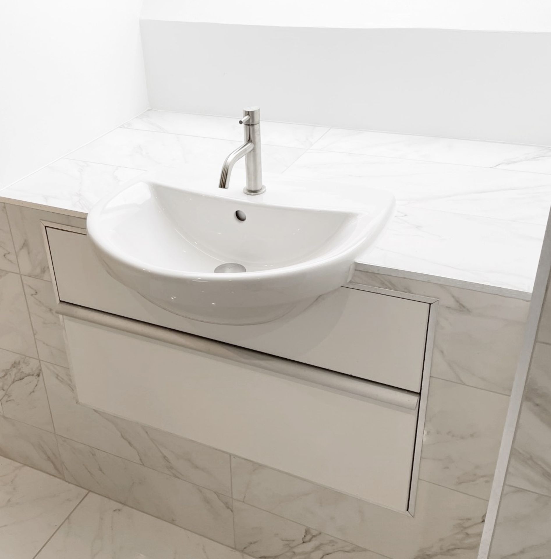 1 x Contents Of A Luxury En-suite Bathroom Featuring Premium Quality Villeroy + Boch - Image 13 of 22