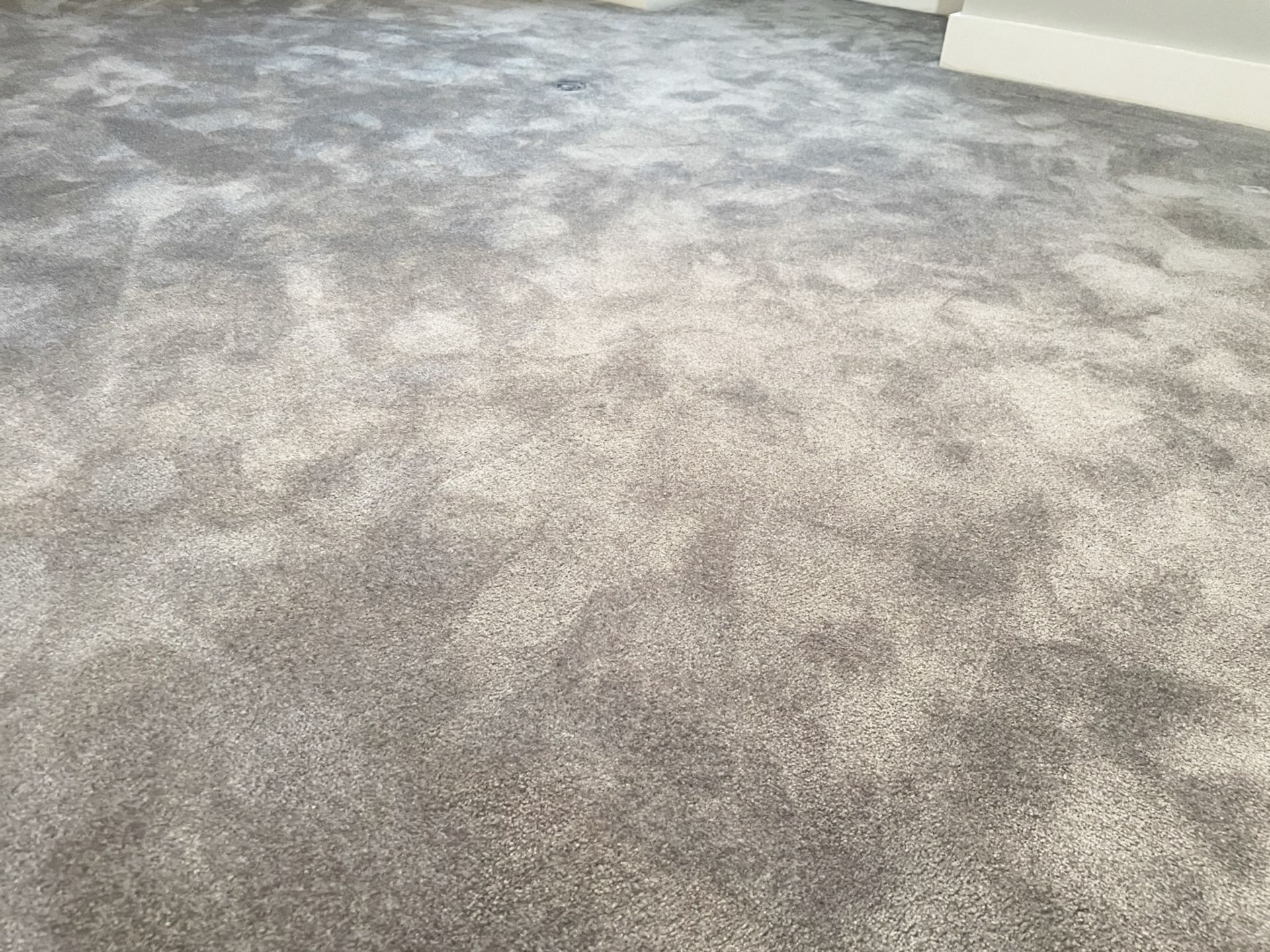 1 x Premium Bedroom Carpet In Grey (4.6 x 3.2m) - Ref: FRNT-BD/2ndFLR - CL742 - NO VAT ON THE HAMMER - Image 5 of 6