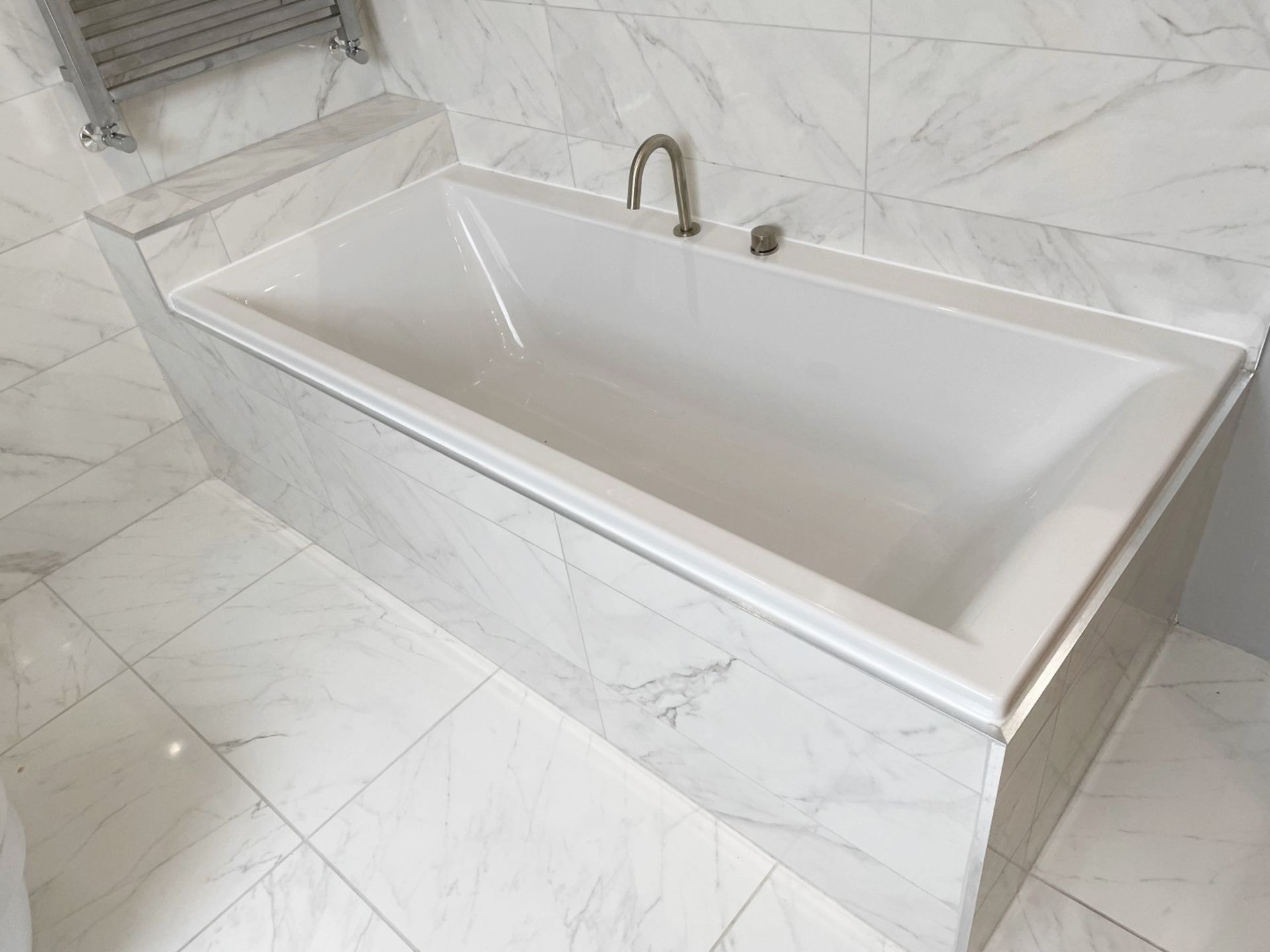 1 x Contents Of A Luxury En-suite Bathroom Featuring Premium Quality Villeroy + Boch - Image 2 of 22