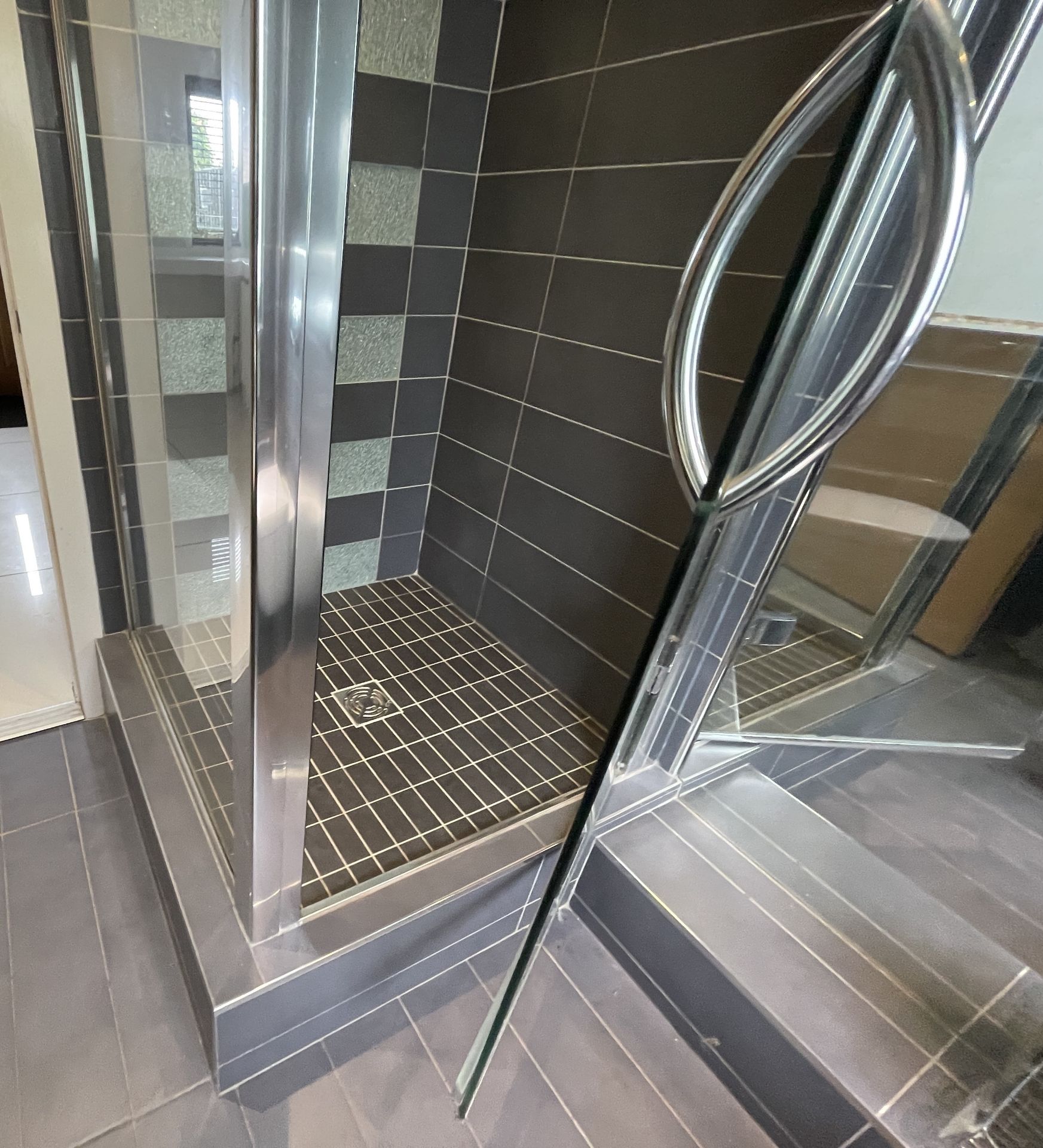 1 x Luxury Downstairs Bathroom Suite Featuring Villeroy+Boch Sink & WC Shower - Ref: D'STRS/BR - - Image 28 of 29