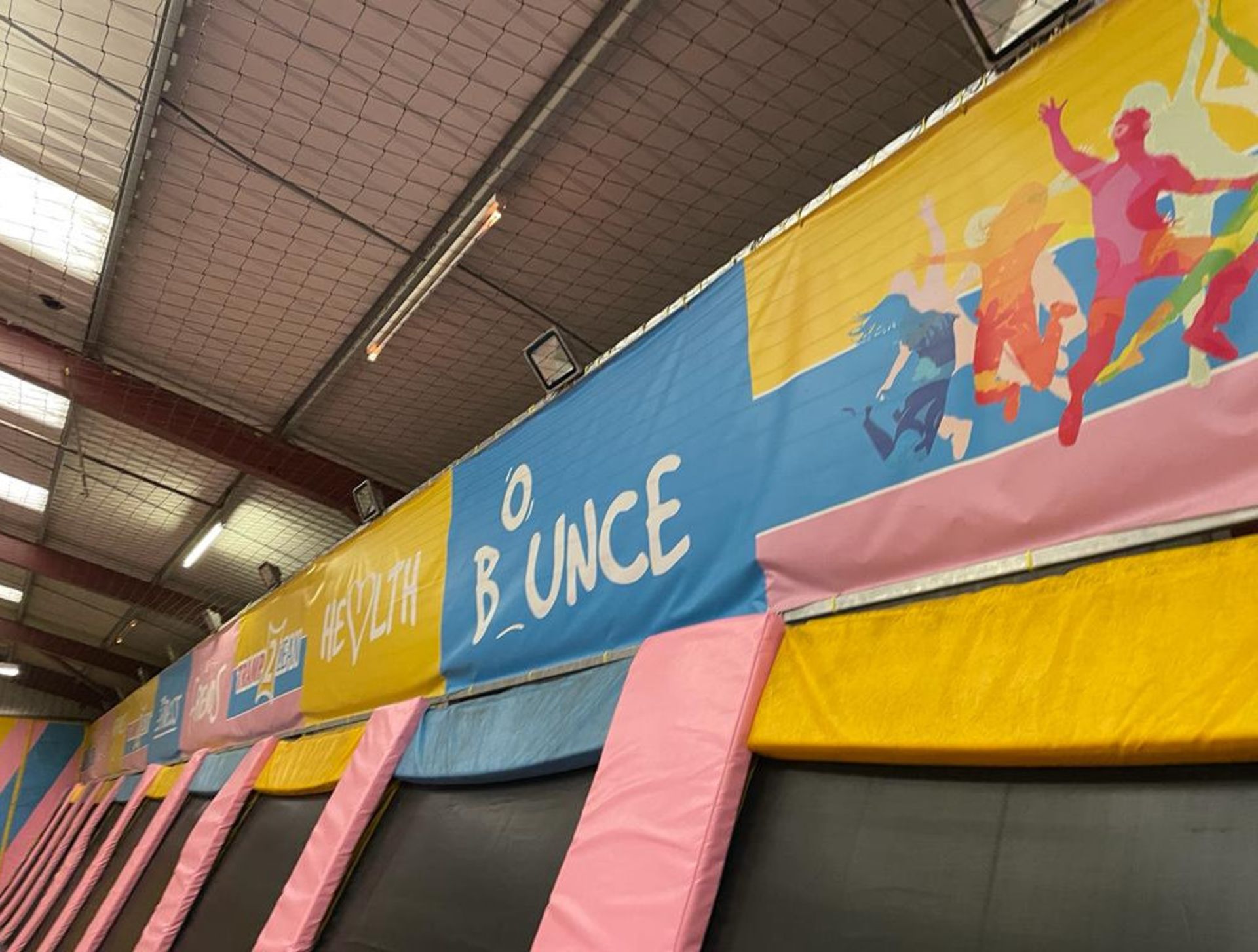 1 x Trampoline Park With Over 40 Interconnected Trampolines, Inflatable Activity Area, Waiting - Image 81 of 99