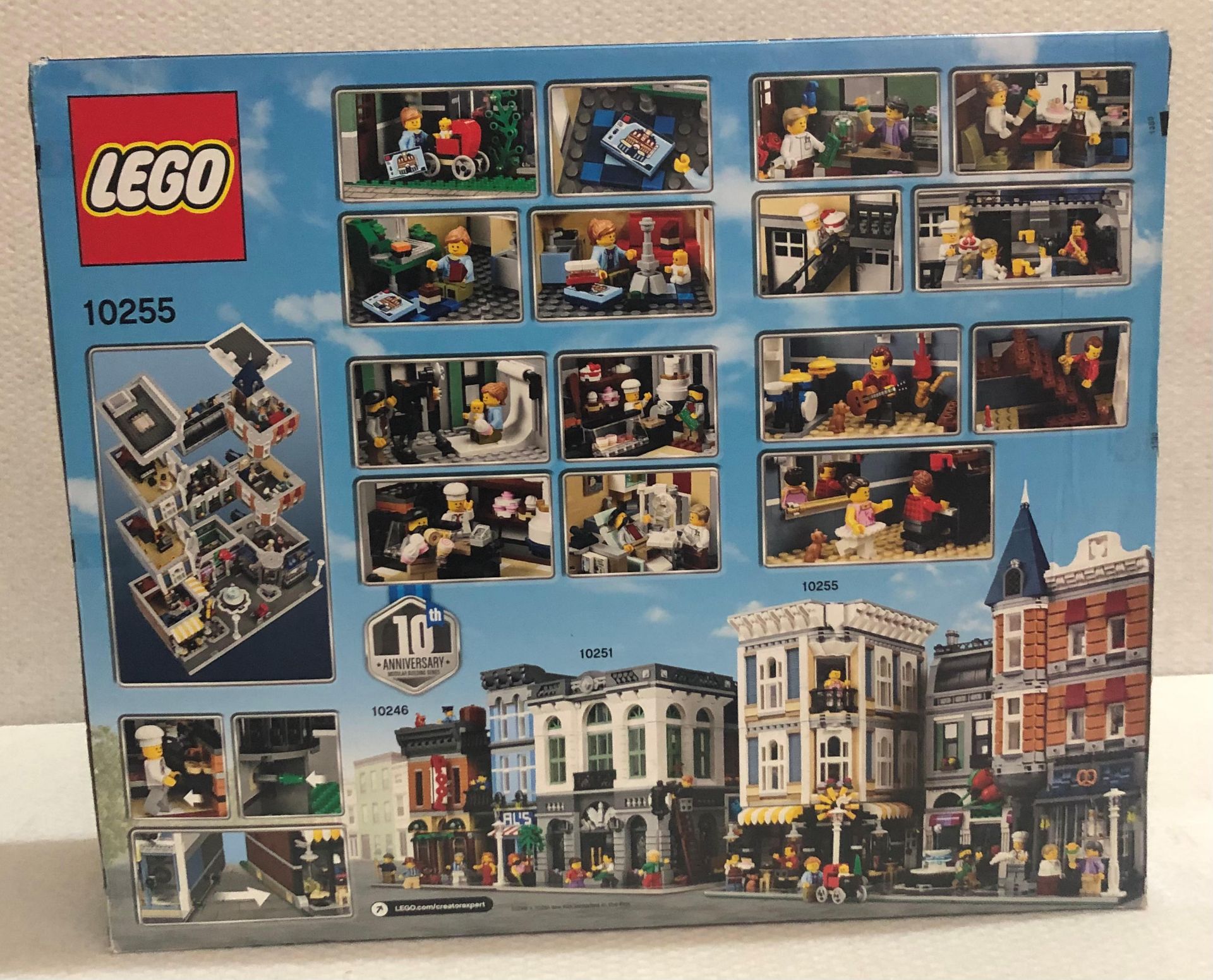 1 x Lego Creator Assembly Square - Set # 10255 - New/Boxed - Image 4 of 6