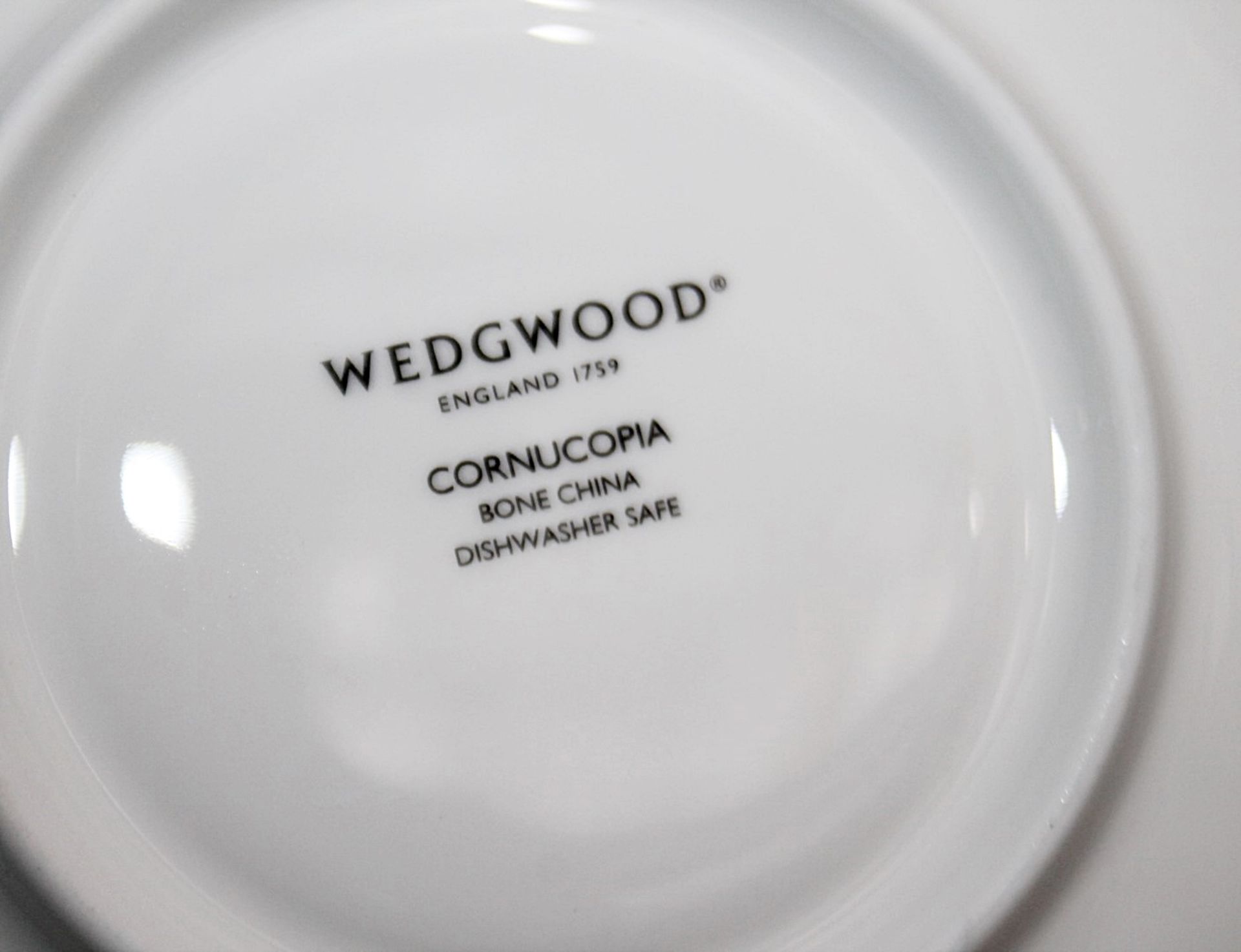 1 x Set of 2 WEDGWOOD 'Cornucopia' Fine Bone China Teacups and Saucers, With 22-Karat Gold Plating - Image 8 of 10