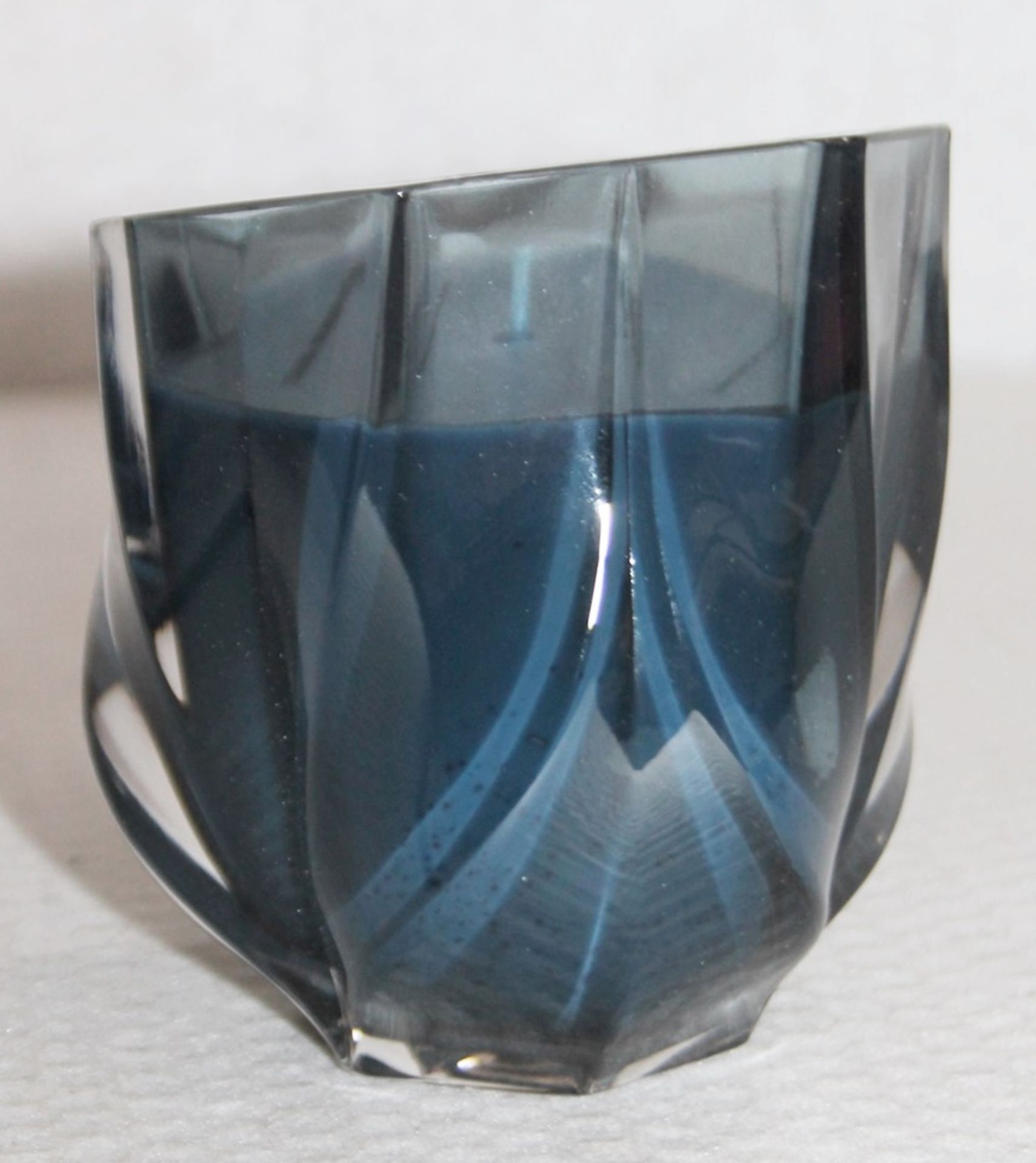 1 x ZAHA HADID DESIGN Shimmer Jasmine Scented Candle (260g) - Original Price £155.00 - Image 4 of 8