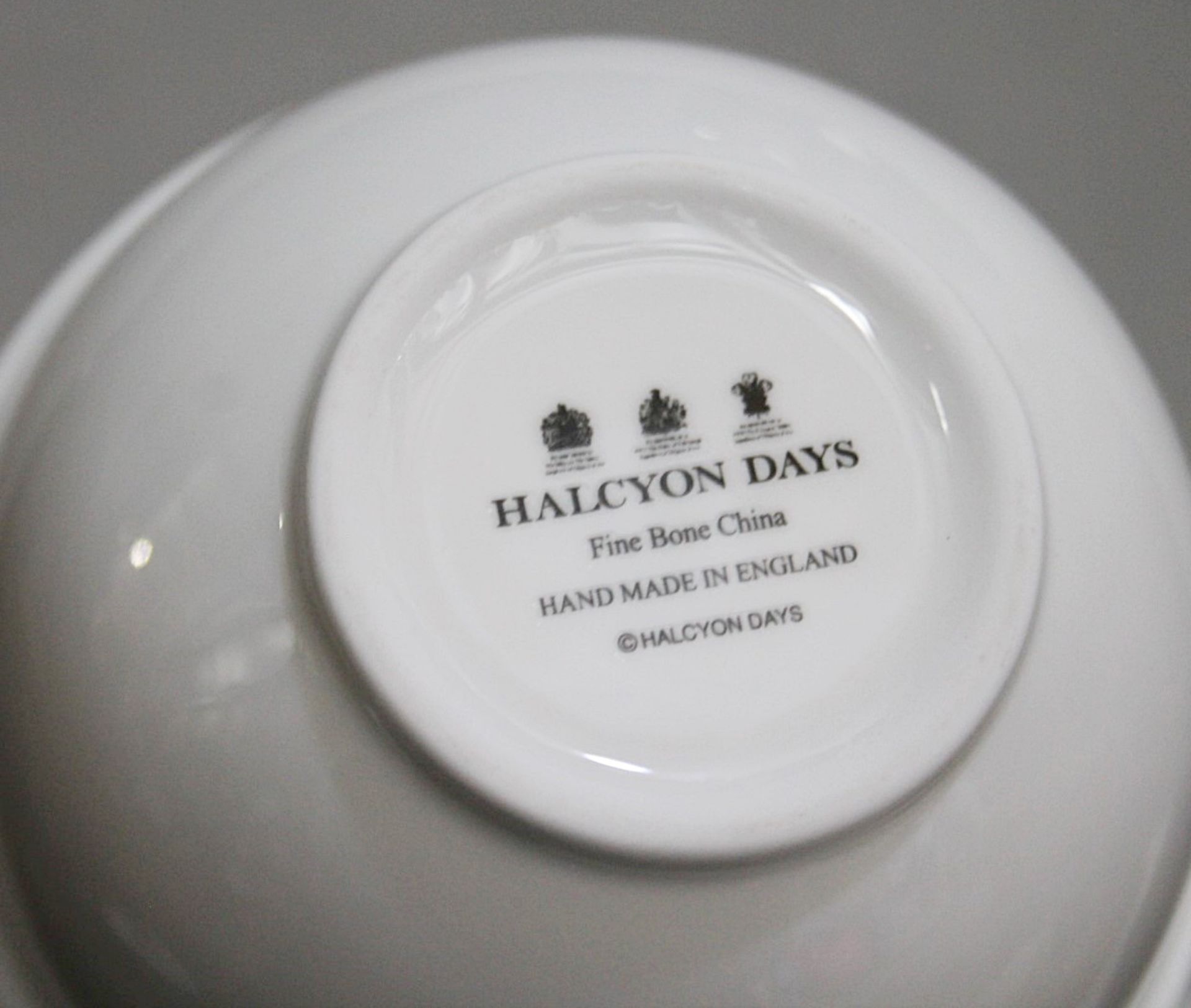 1 x HALCYON DAYS 'London Icons' Fine Bone China Tea Pot, With Graphic Print Decoration - Original - Image 8 of 9