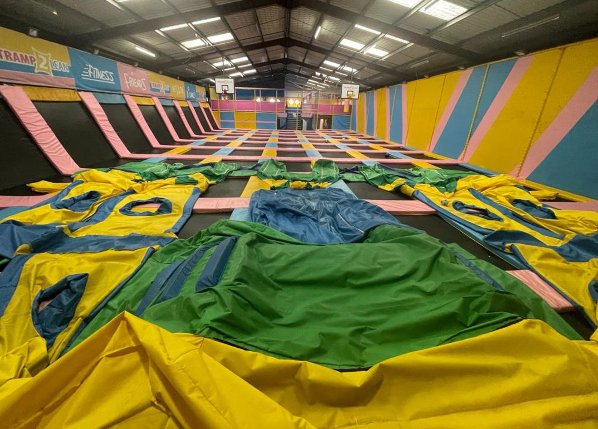 1 x Trampoline Park With Over 40 Interconnected Trampolines, Inflatable Activity Area, Waiting - Image 25 of 99