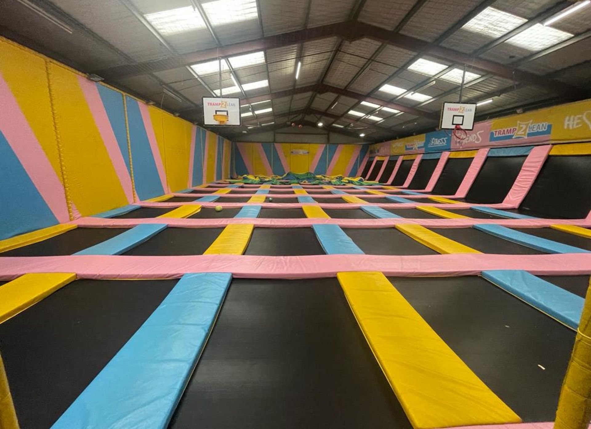 1 x Trampoline Park With Over 40 Interconnected Trampolines, Inflatable Activity Area, Waiting - Image 9 of 99