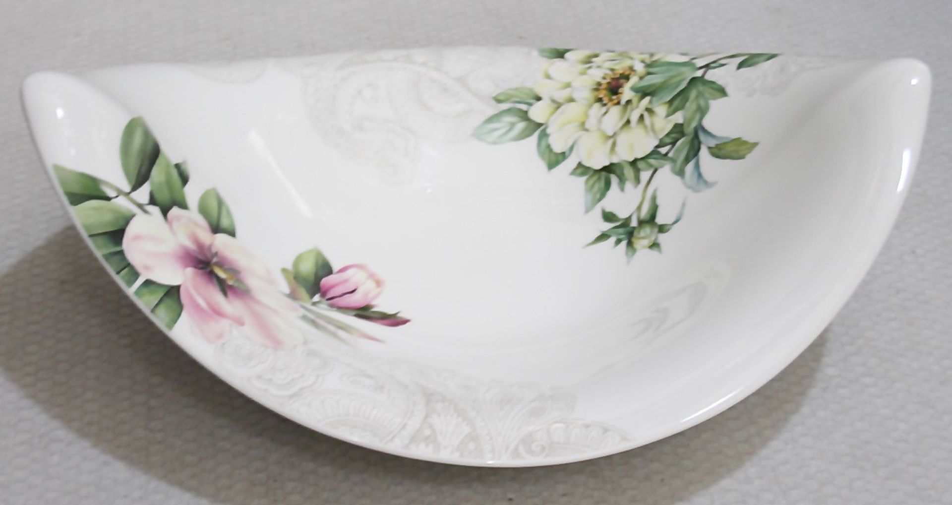 1 x VILLEROY & BOCH SIGNATURE - Premium Bone Porcelain 'Quinsai Garden' Fruit Bowl - RRP £238.00 - Image 3 of 7